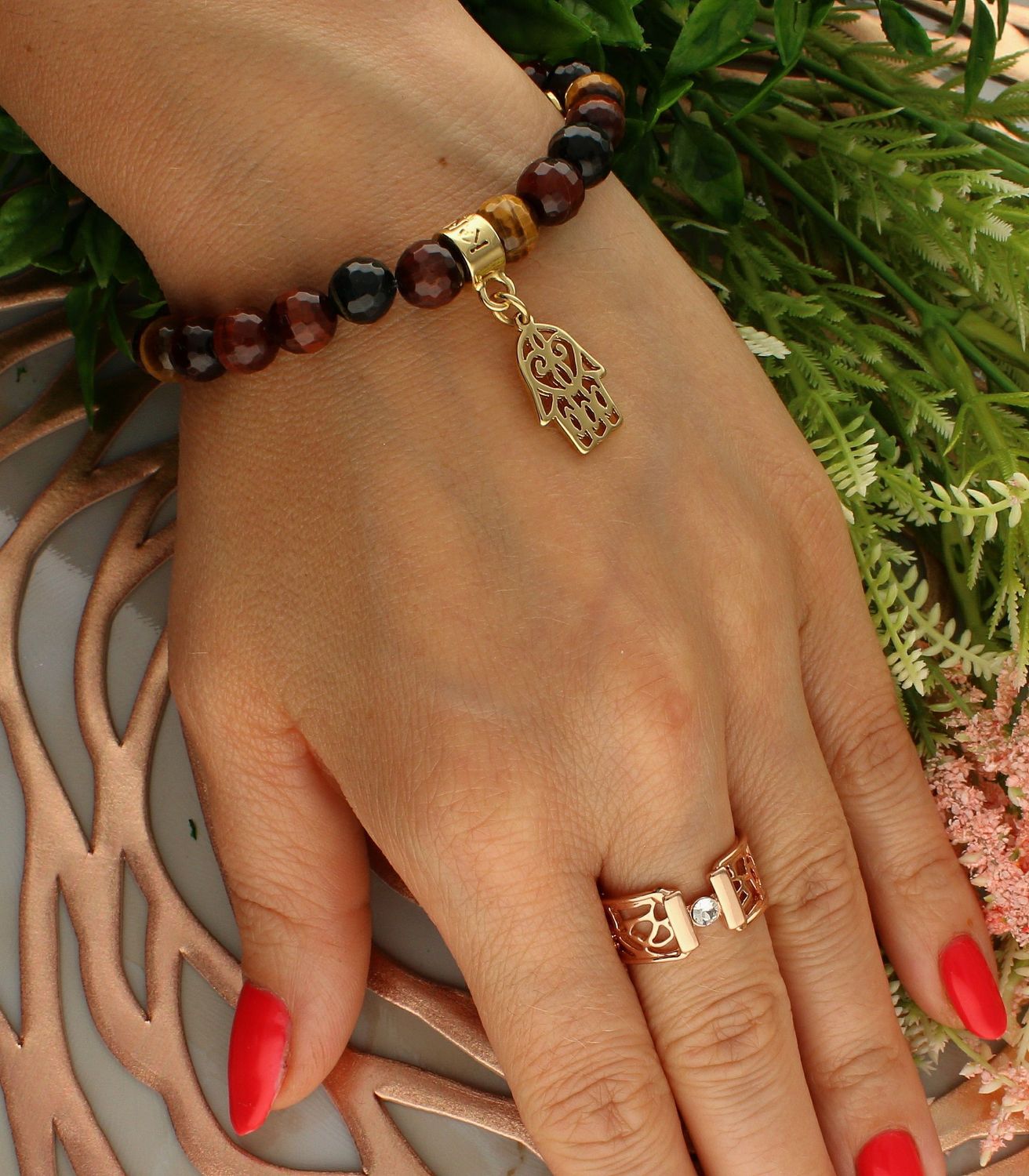 Bransoletka damska na gumce Agat z zawieszką Ręka Fatimy DIA-BRA-5734-INNE. Bransoletka na gumce to biżuteria cechująca się oryginalnością i wygodą, która zachwyci każdą kobietę. Oryginalny  pomysł na prezent (1).jpg