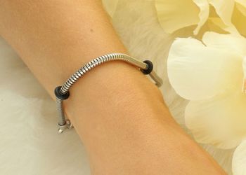 Bransoletka damska ze srebra próby 925, model DIA-BRA-5773-925, długość 20 cm, szerokość 3 mm, waga 6,59 g. Zapięcie na karabińczyk, idealna do charmsów – elegancka i uniwersalna biżuteria.3.jpg