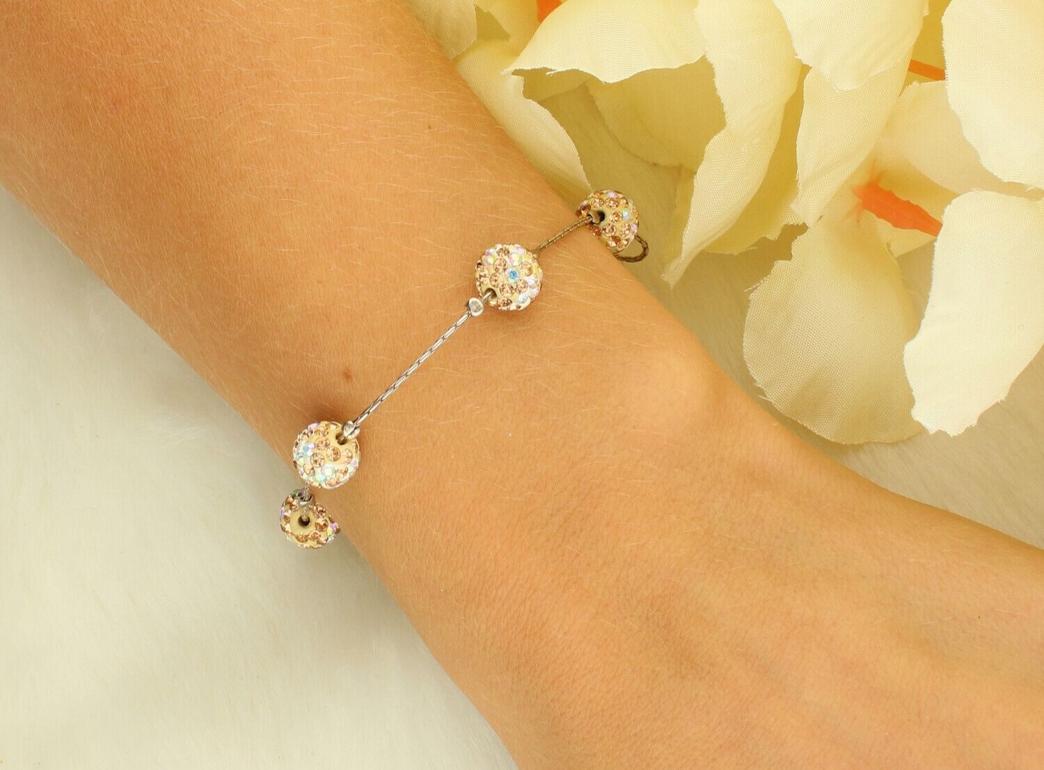 Elegancka srebrna bransoletka damska próby 925 z kuleczkami 8 mm i kolorowymi cyrkoniami. Regulowana długość 18 + 3 cm. Idealna na prezent.1.jpg