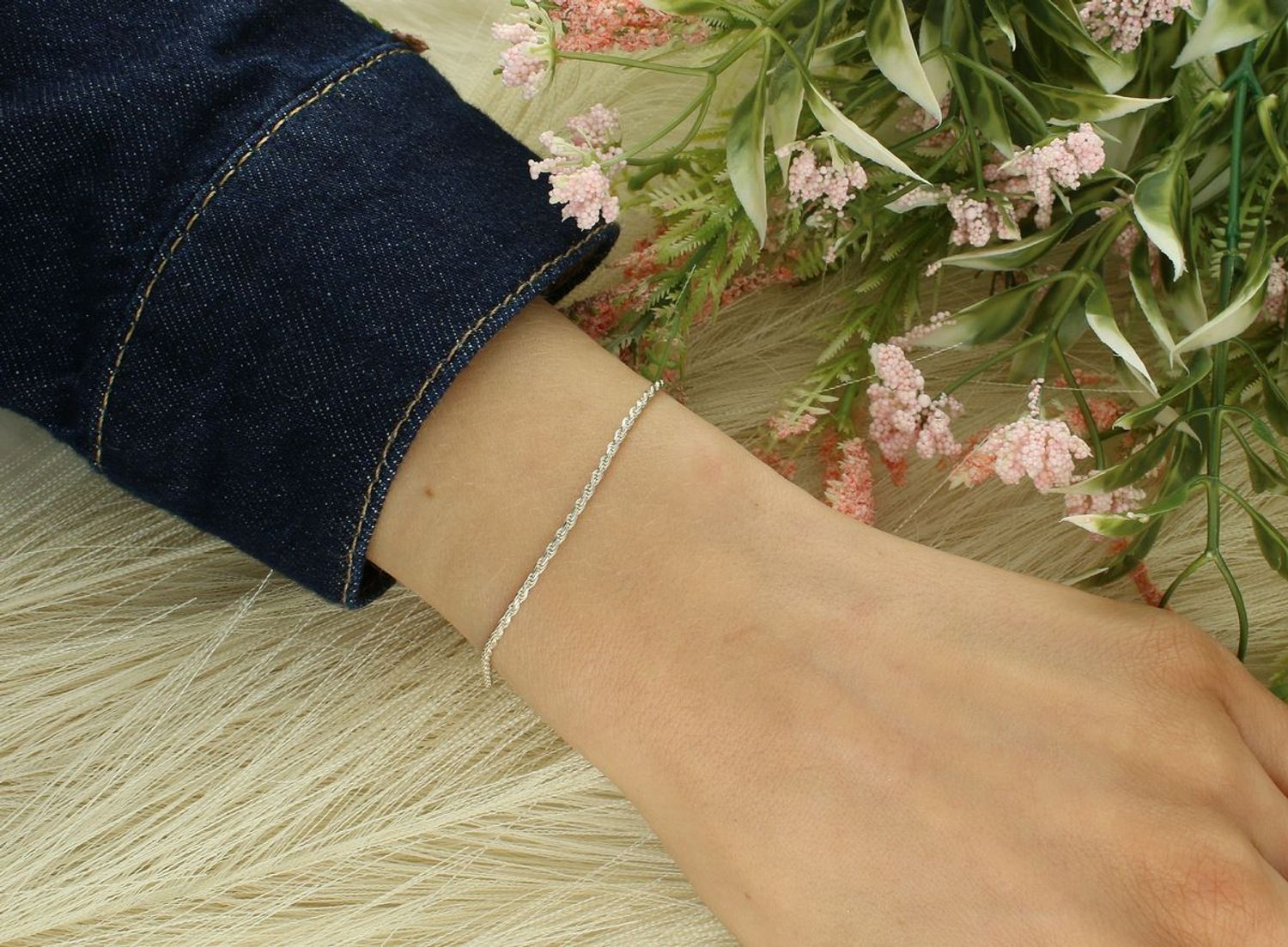 Delikatna bransoletka damska srebrna 925 w formie kordel. Waga 1,80 g, długość 18 cm, szerokość 1 mm. Idealna na codzienny elegancki dodatek.1.jpg