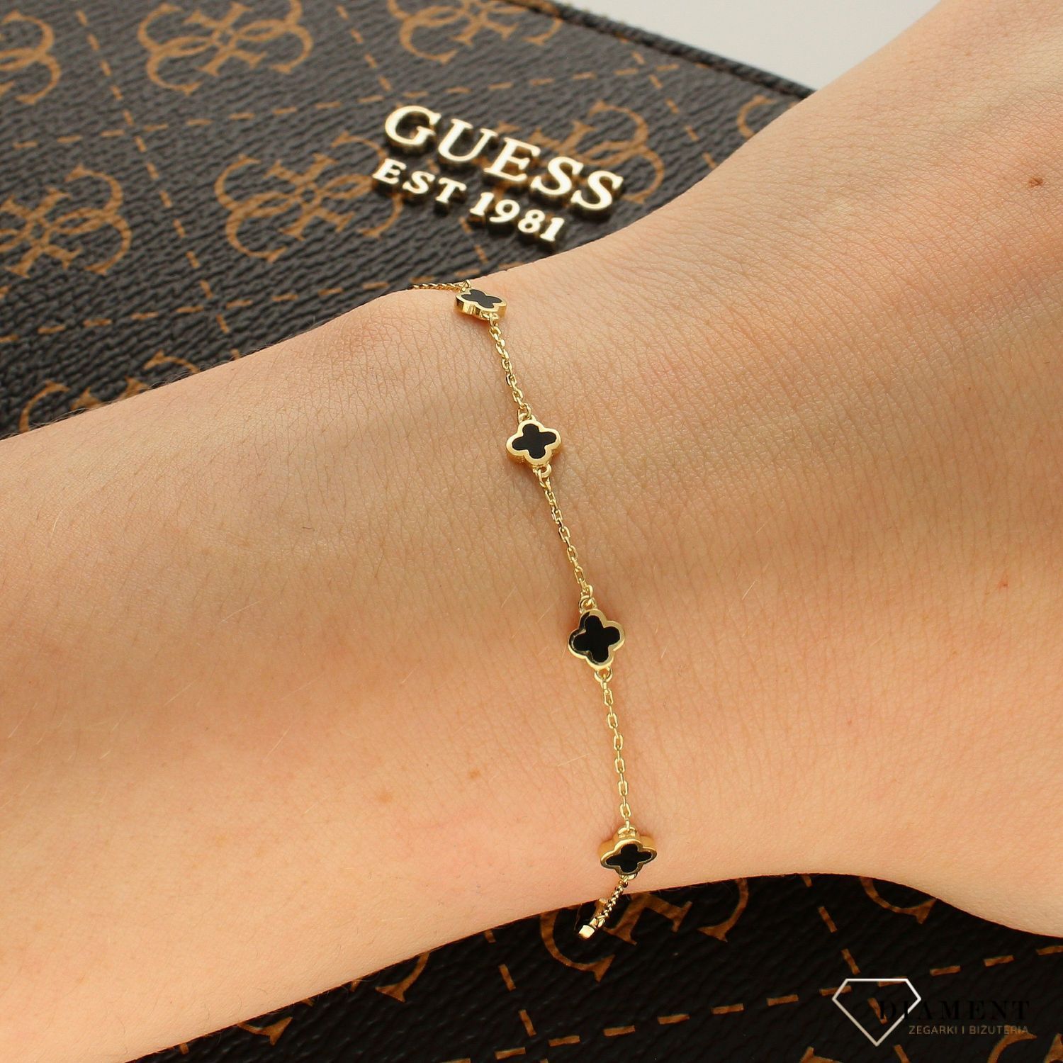 Bransoletka pozłacana  Czarne koniczynki  925 DIA-BRA-5953-925 Pozłacana bransoletka wykonana z najwyższej próby srebra z subtelnymi koniczynkami. Idealny pomysł na prezent (1).jpg