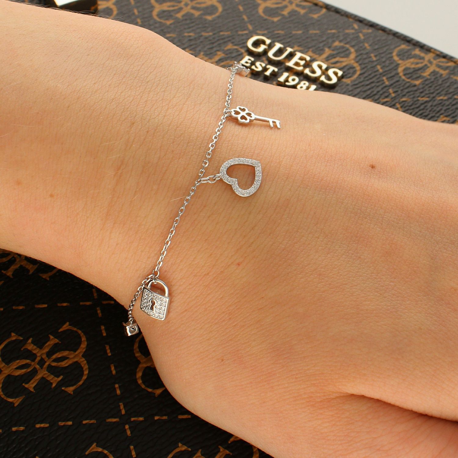 Bransoletka srebrna  Wiszące elementy  925 DIAMENT DIA-BRA-5959B-925. Bransoletka wiszące elementy idealna na prezent dla każdej kobiety. B (2).jpg