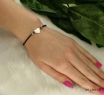 Bransoletka damska srebrna na sznureczku serduszko DIA-BRA-60306BLACK-925. Biżuteria ta będzie wspaniałym upominkiem dla każdej osoby. Bransoletka na sznureczku doskonale dopełni codzienną stylizację. Biżuteria wykonana z najw (1).jpg