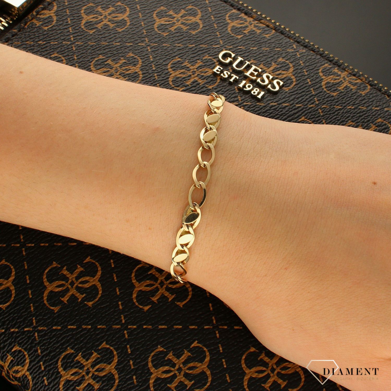 Złota bransoletka 585 o efektownym splocie duże oczka DIA-BRA-6197-585.  Bransoletka damska złota. Złota bransoletka duże oczka. Złota bransoletka klastyczna. Złota bransoletka elegancka. Złota bransoletk (1).jpg