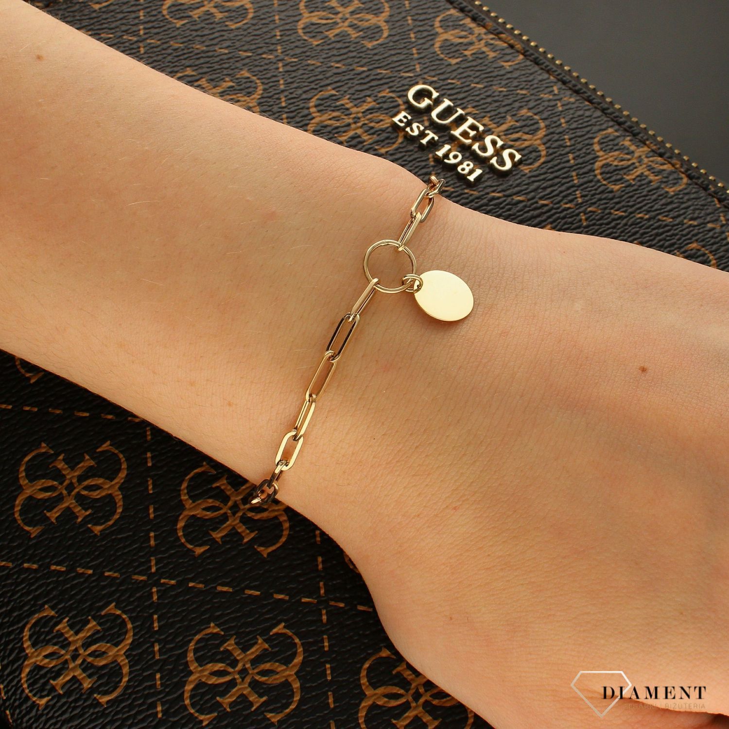 Złota bransoletka 585 duże oczka z kółkiem blaszka DIA-BRA-6199-585. Złota bransoletka damska. Złota bransoletka z zawieszką. Złota bransoletka duże oczka. Złota bransoletka z zawieszką. Złota bransoletka (1).jpg