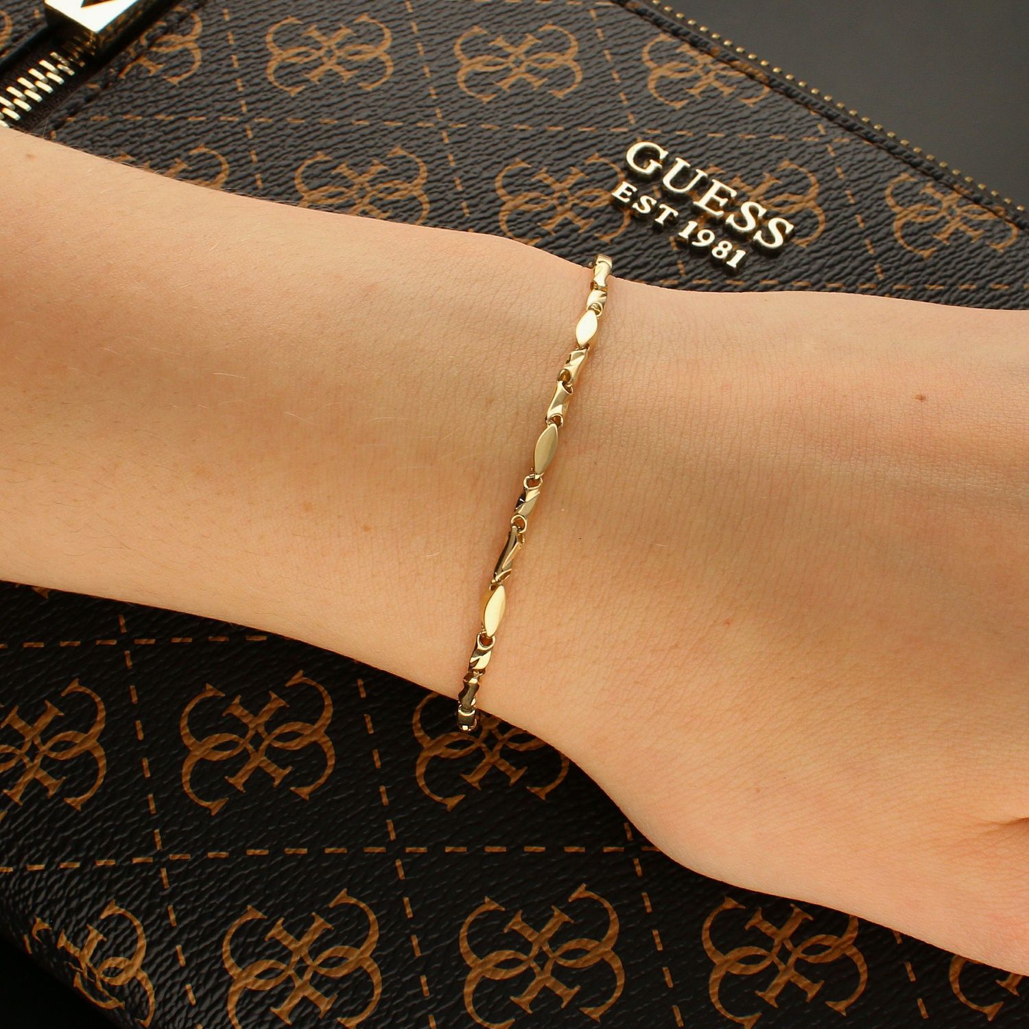 Złota bransoletka 585 damska o subtelnym wzorze DIA-BRA-6200-585. Złota bransoletka damska. Złota bransoletka elegancka. Złota bransoletka łańcuszek. Złota bransoletka ozdobna. Złota bransoletka klasyczna (1).jpg