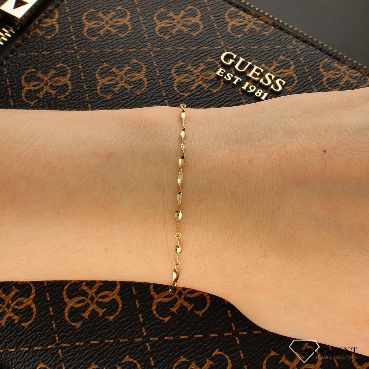 Złota bransoletka 585 o pofalowanej powierzchni DIA-BRA-6203-585. Złota bransoletka damska. Złota bransoletka elegancka. Złota bransoletka łańcuszek. Złota bransoletka ozdobna. Złota bransoletka klasycz.jpg