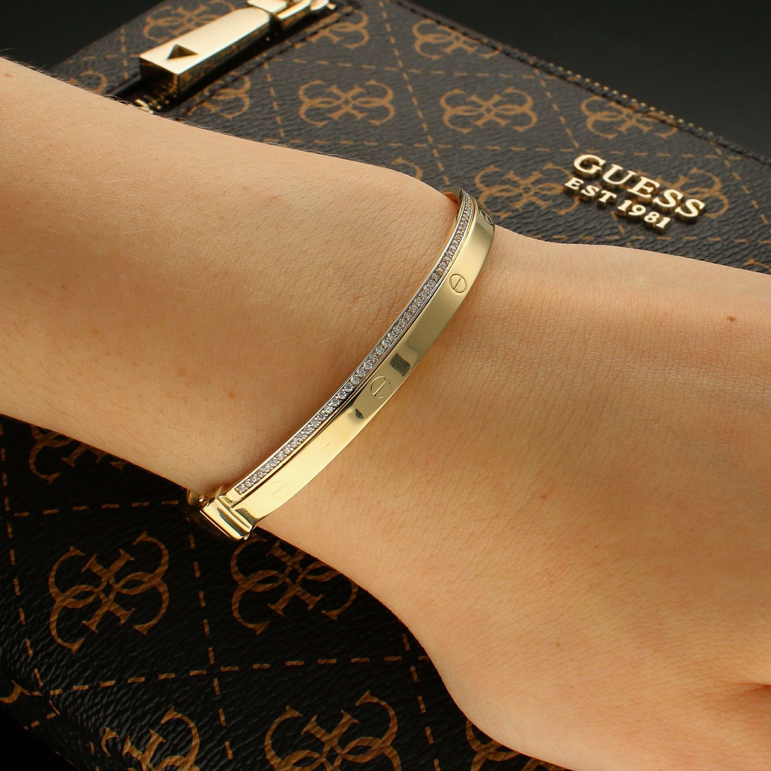 Złota bransoletka sztywna szeroka z pasmem cyrkonii DIA-BRA-6209-585. Złota b (1).jpg