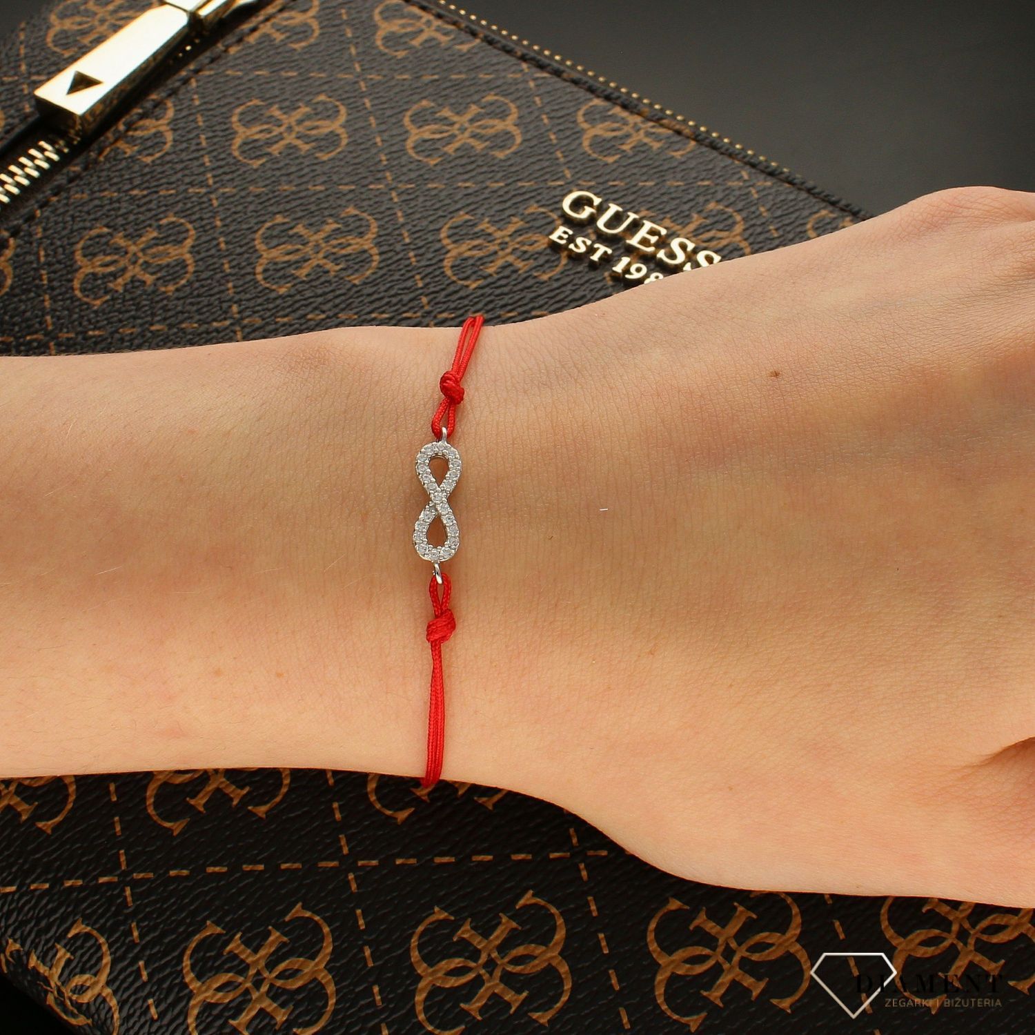 Srebrna bransoletka na czerwonym sznurku z zawieszką 'Znak Nieskończoności' DIA-BRA-6269-925. Bransoletka na sznurku. Bransoletka zaciągana. Bransoletka regulowana. Bransoletka dla d.jpg