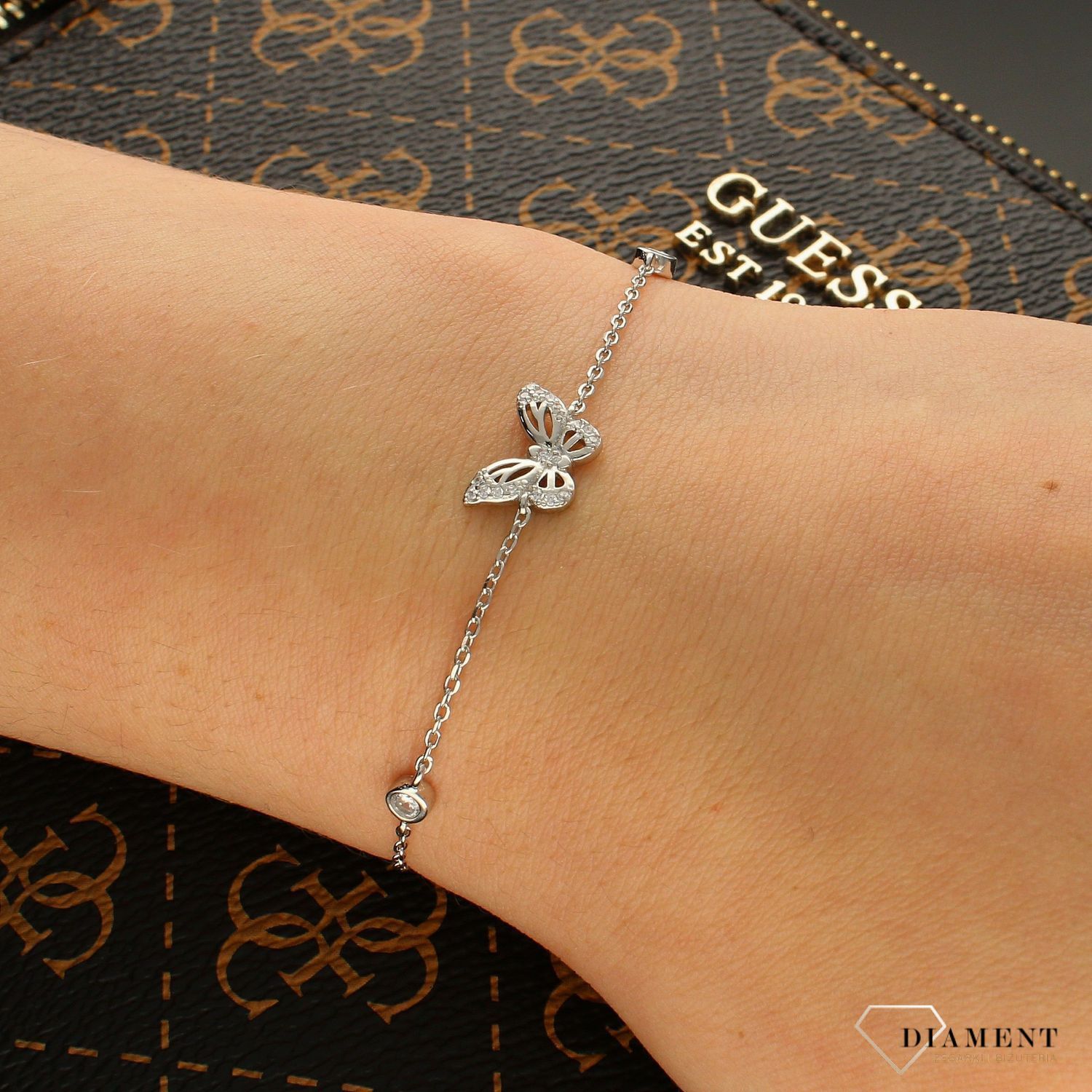 Srebrna bransoletka Motylek z cyrkoniami DIA-BRA-6276-925. Bransoletka na łańcuszku. Bransoletka srebrna damska. Bransoletka z Motylkiem. Bransoletka dla każdej kobiety.  Bransoletka idealna na prezent (1).jpg