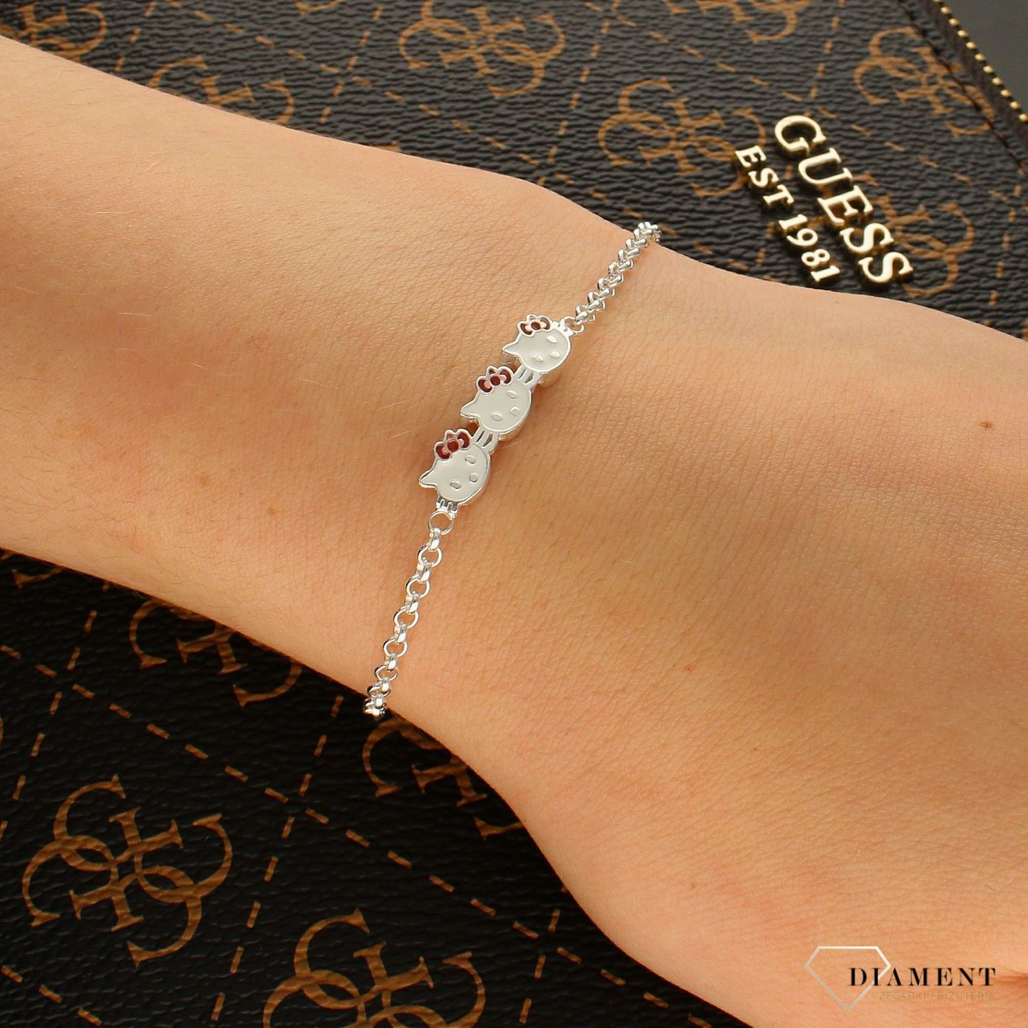 Srebrna bransoletka z kotkami 'Hello Kitty' i żółtą kulką DIA-BRA-6277CZ-925. Bransoletka na łańcuszku. Bransoletka srebrna z kotkami. Bransoletka z motywem bajkowym. Bransoletka Hello Kitty. Bransoletka dl (1).jpg