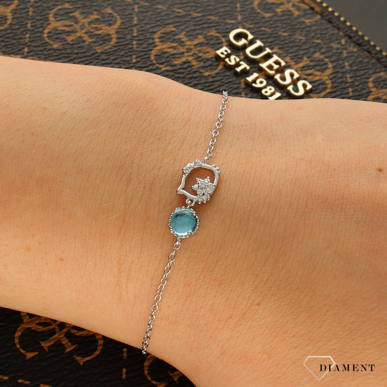 Srebrna bransoletka z niebieską cyrkonią DIA-BRA-6280N-925. Bransoletka na łańcuszku. Bransoletka srebrna damska. Bransoletka z niebieską cyrkonią. Bransoletka dla każdej kobiety.  Bransoletka idealna na .jpg