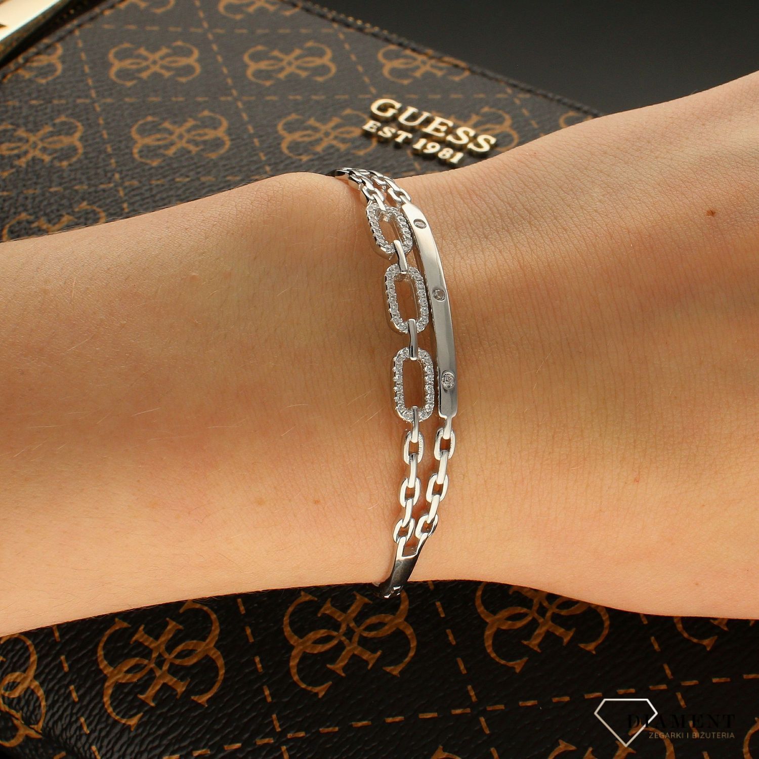 Srebrna bransoletka damska 925 sztywna z cyrkoniami DIA-BRA-6283-925. Srebrna bransoletka. Bransoletka sztywna. Bransoletka srebrna sztywna z cyrkoniami. Bransoletka szty.jpg