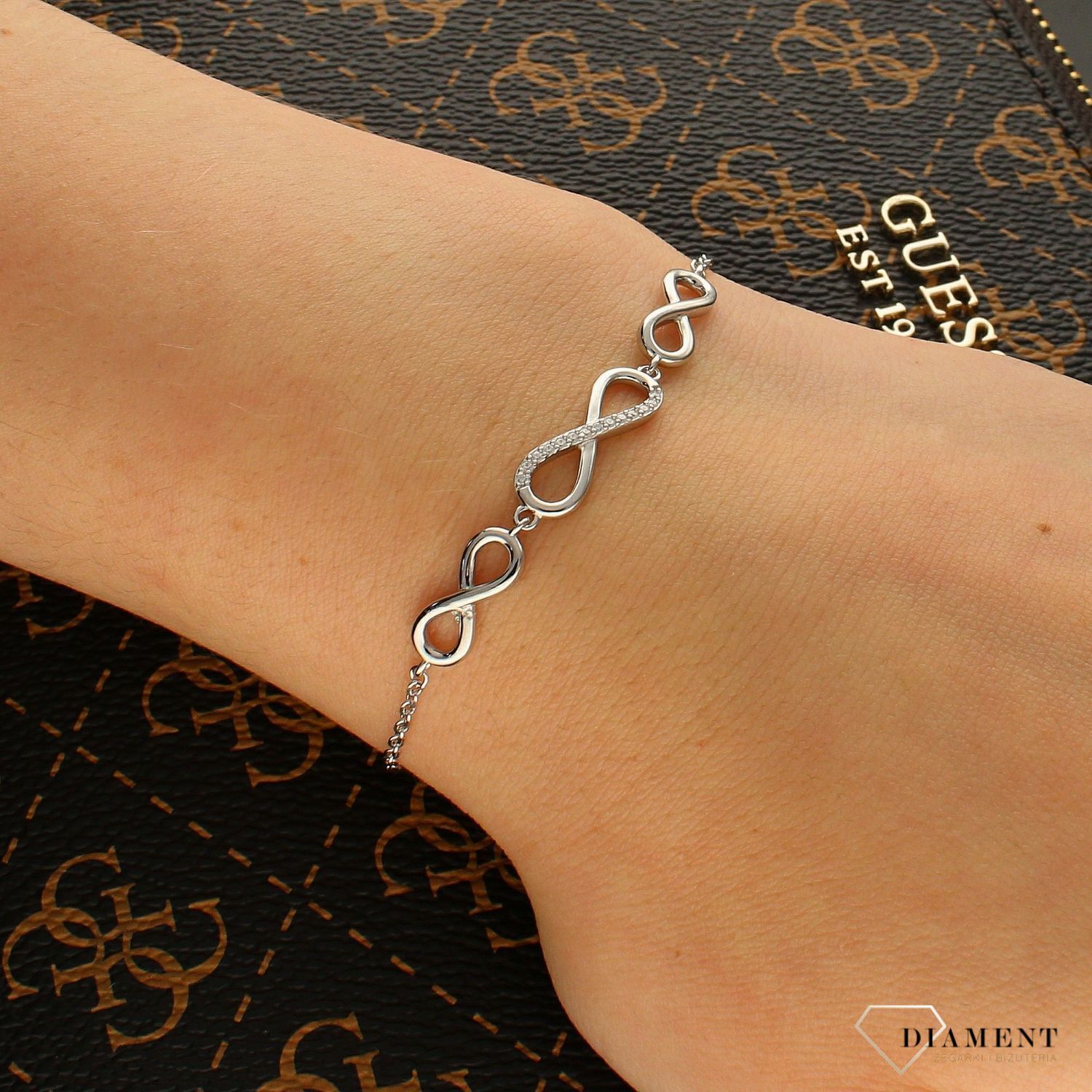Srebrna bransoletka z cyrkoniami Znak Nieskończoności DIA-BRA-6285-925. Bransoletka na łańcuszku. Bransoletka srebrna damska. Bransoletka ze znakiem nieskończoności. Bransoletka dla każdej kobiety.  Bransol (1).jpg