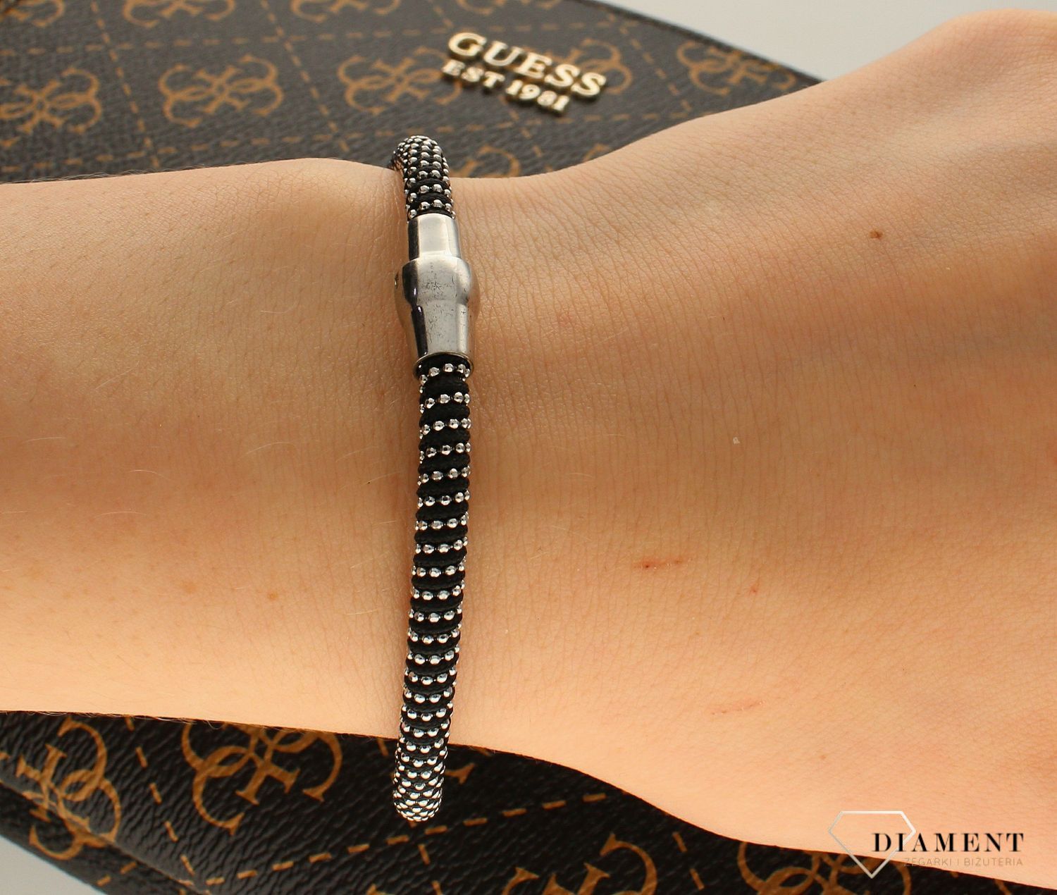 Bransoletka damska sztywna z cyrkoniami czarna DIA-BRA-6401-925. Bransoletka modowa. Bransoletka czarna. Bransoletka srebrna .Bransoletka damska sztywna. Bransoletka damska z cyrkoniami..jpg