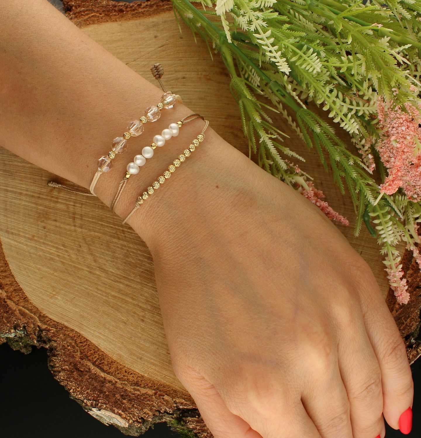 Bransoletka złota na sznureczku z perełkami DIA-BRA-6435-585. Bransoletka z perełkami. Bransoletka złota na sznurku. Bransoletka złota z kamieniem naturalnym. Bransoletka złota damska idealna na p.jpg