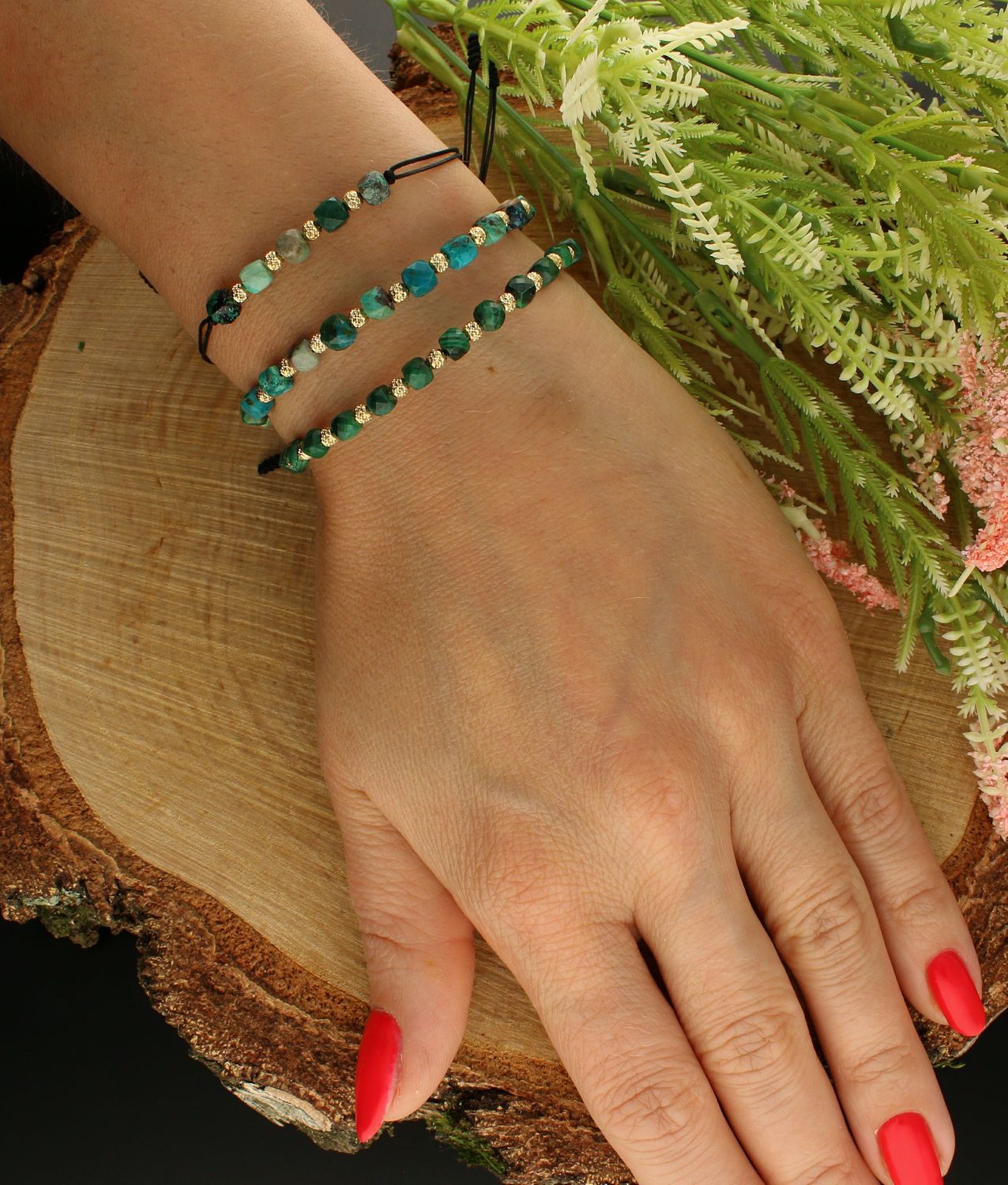 Bransoletka złota na sznureczku z kamieniem naturalnym Zoisyt DIA-BRA-6470-585. Złota bransoletka z kamieniem natu.jpg