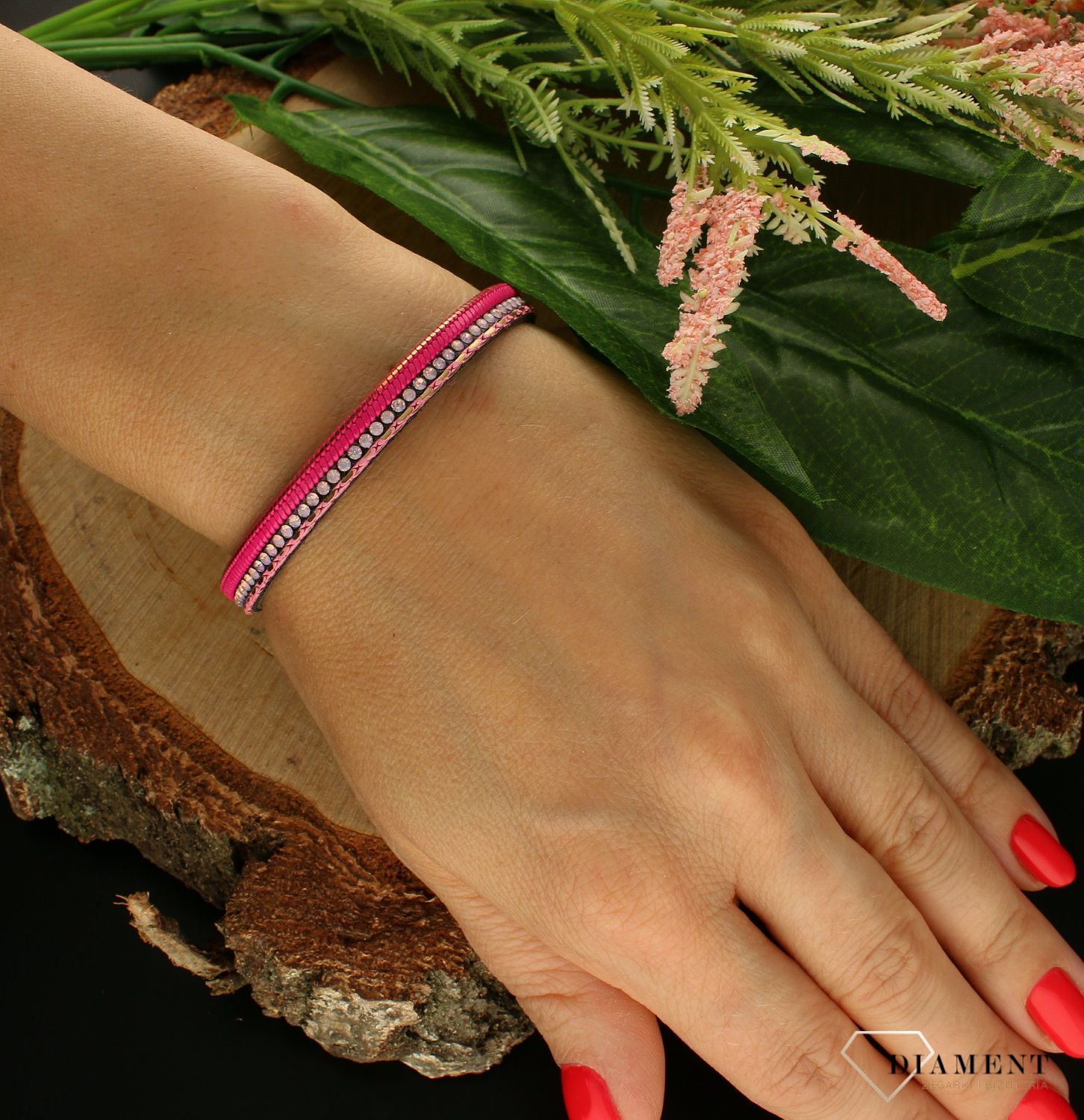 Bransoletka damska z ozdobnymi cyrkoniami w różu DIA-BRA-6502-INNE. Damska bransoletka z ozdobnymi cyrkoniami dzięki połączeniu różu oraz srebra stanowi nowoczesny dodatek do codziennych stylizacji. Bransoletka posiada zapię.jpg