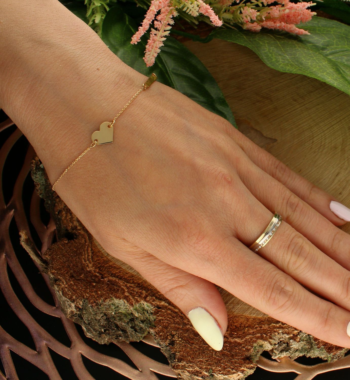 Bransoletka złota 585 celebrytka z sercem DIA-BRA-6531-585. Bransoletka damska złota. Bransoletka klasyczna złota. Bransoletka złota celebrytka. Złota bransoletka z sercem. Złota bransoletka na każdą okazję. Złota bransoletk.jpg