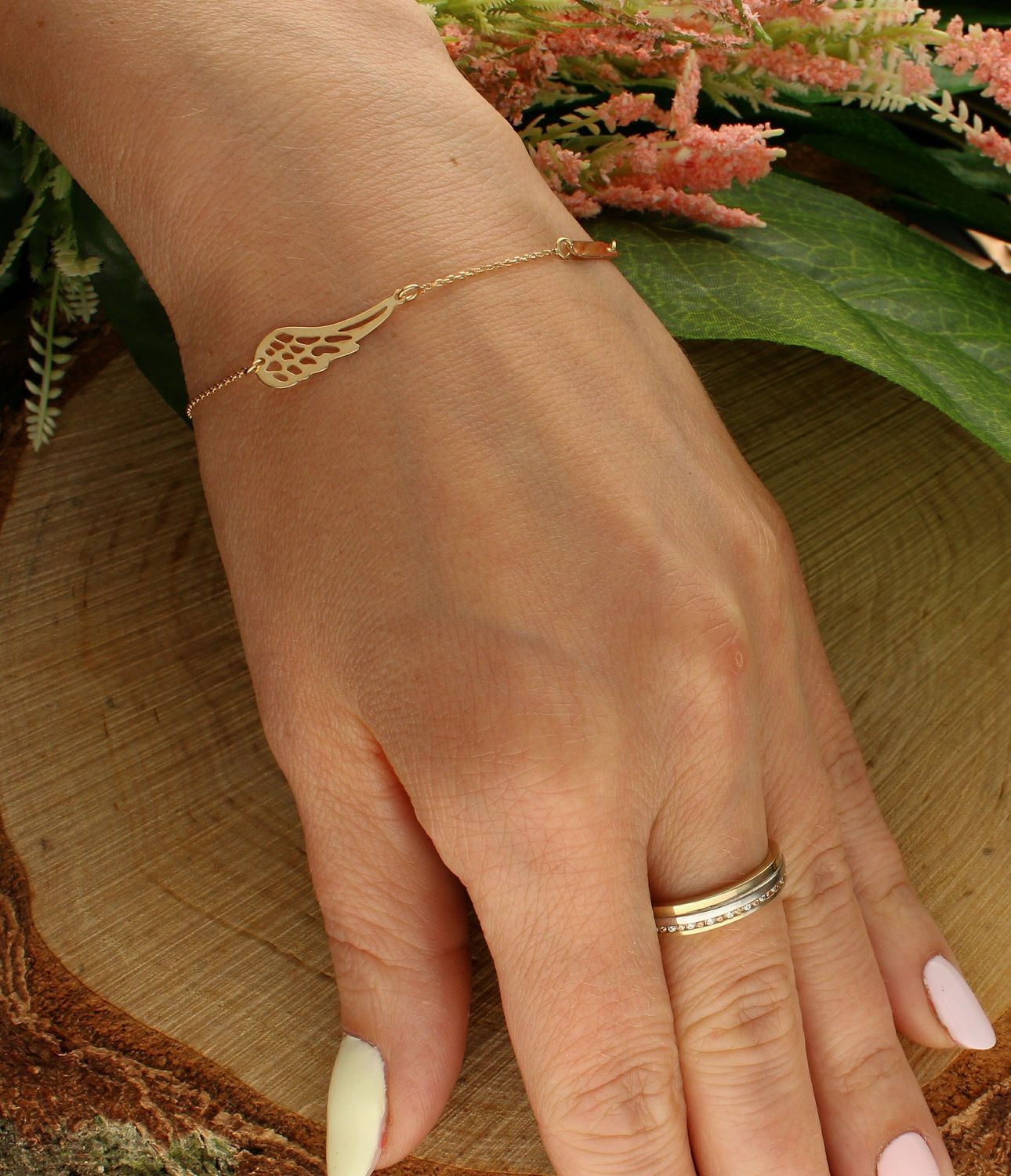 Bransoletka złota 585 celebrytka ze skrzydełkiem DIA-BRA-6532-585. Bransoletka damska złota. Bransoletka klasyczna złota. Bransoletka złota celebrytka. Złota bransoletka ze skrzydełkiem. Złota bransoletka na każdą okazję. Zł.jpg