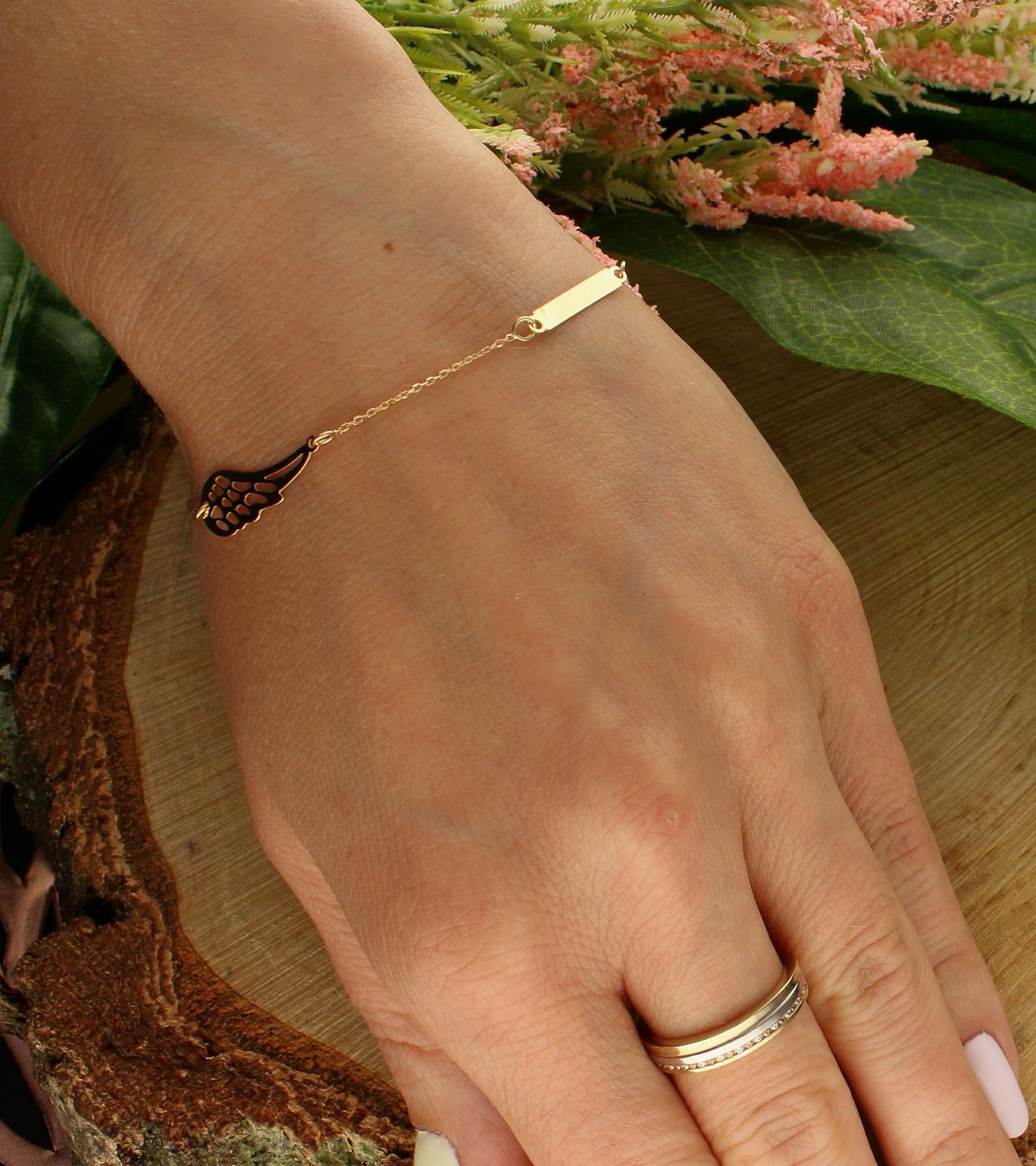 Bransoletka złota 585 celebrytka ze skrzydełkiem DIA-BRA-6532-585. Bransoletka damska złota. Bransoletka klasyczna złota. Bransoletka złota celebrytka. Złota bransoletka ze skrzydełkiem. Złota bransoletka na każdą okazję. Zł.jpg