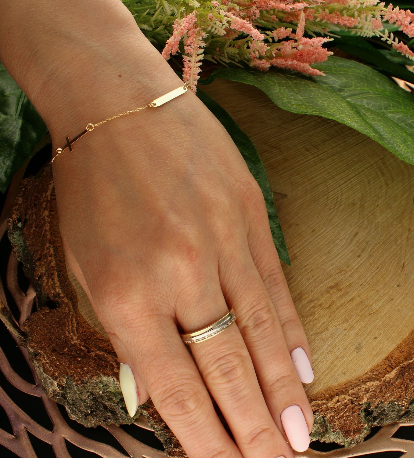 Bransoletka złota 585 celebrytka z krzyżykiem DIA-BRA-6535-585. Bransoletka damska złota. Bransoletka klasyczna złota. Bransoletka złota celebrytka. Złota bransoletka z krzyżykiem. Złota bransoletka na każdą okazję. Złota bran (1).jpg