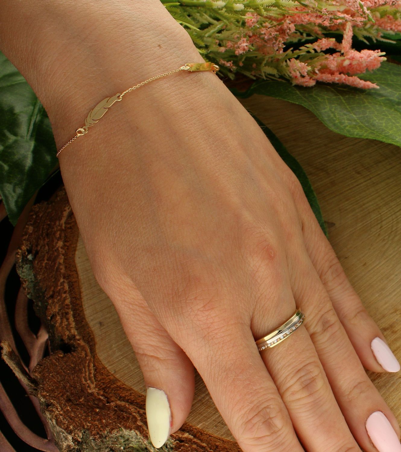 Bransoletka złota 585 celebrytka z listkiem DIA-BRA-6536-585.  Bransoletka damska złota. Bransoletka klasyczna złota. Bransoletka złota celebrytka. Złota bransoletka z listkiem. Złota bransoletka na każdą okazję. Złota bransol (1).jpg