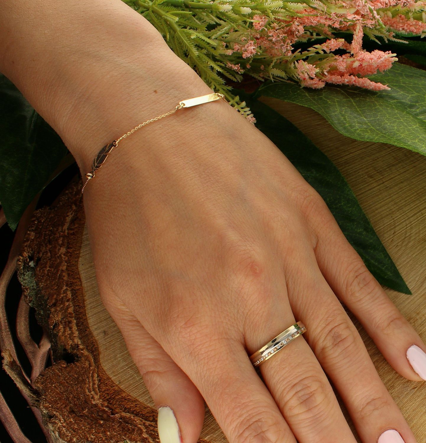 Bransoletka złota 585 celebrytka z listkiem DIA-BRA-6536-585.  Bransoletka damska złota. Bransoletka klasyczna złota. Bransoletka złota celebrytka. Złota bransoletka z listkiem. Złota bransoletka na każdą okazję. Złota bransol (1).jpg