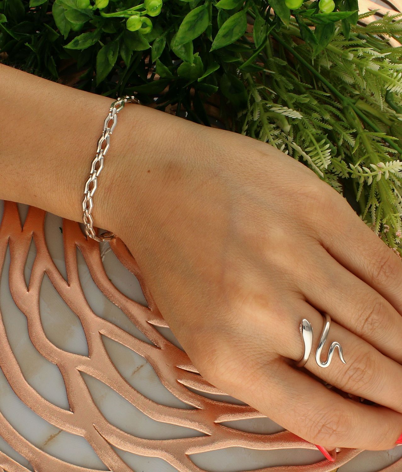 Bransoletka srebrna damska z łączonych rombów B 245. Srebrna bransoletka damska. Bransoletka srebrna klasyczna. Srebrna bransoletka na każdą okazję. Bransoletka idealna na prezent. Bransoletka damska elegancka (2).jpg