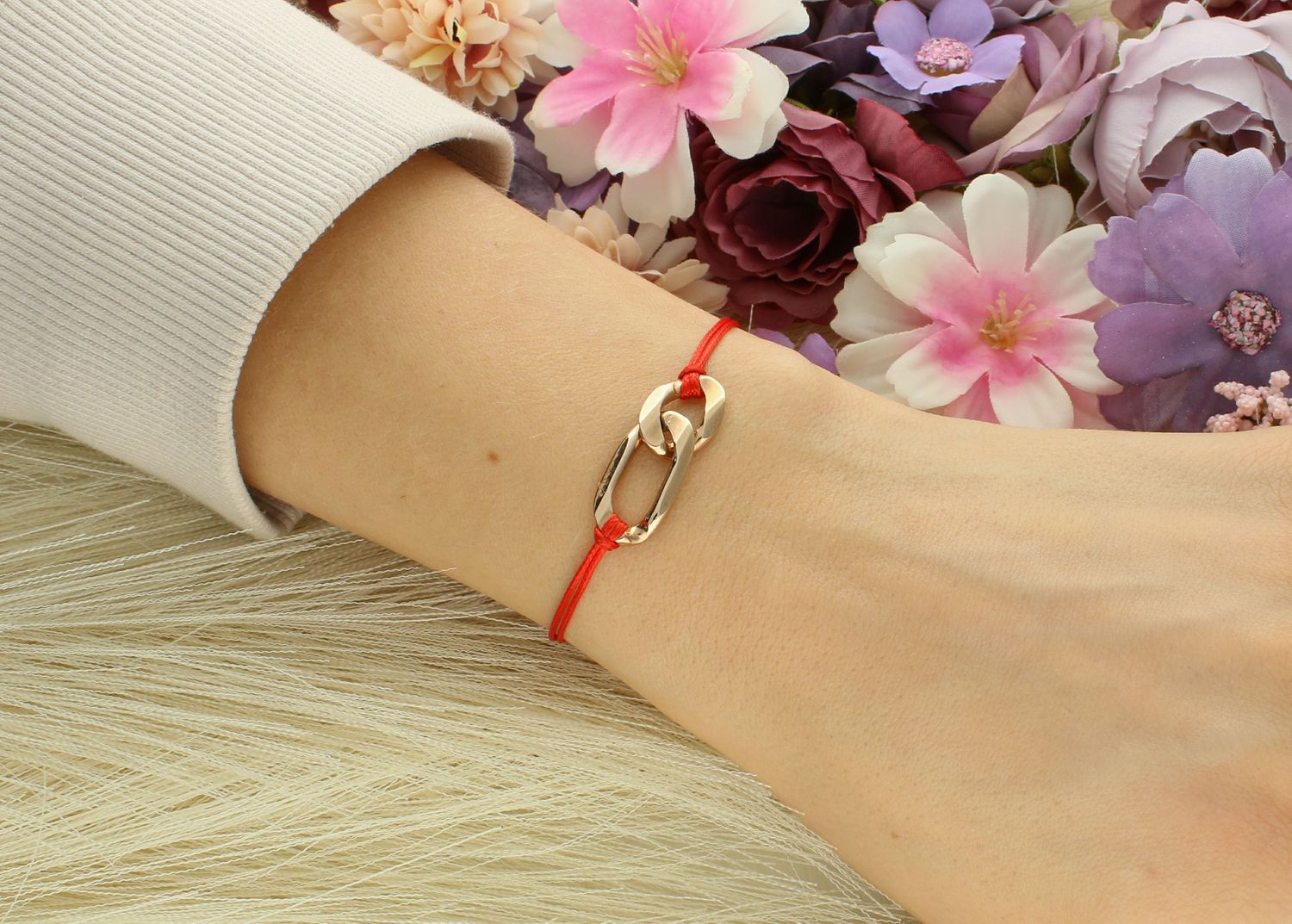 Bransoletka celebrytka sznureczek czerwony pr 333, DIA-BRA-7402-333 Bransoleta złota z czerwonym sznurkiem to bardzo modny, nowoczesny akcent dla kobiet lubiących podkreślać swoją indywidualność 1.jpg