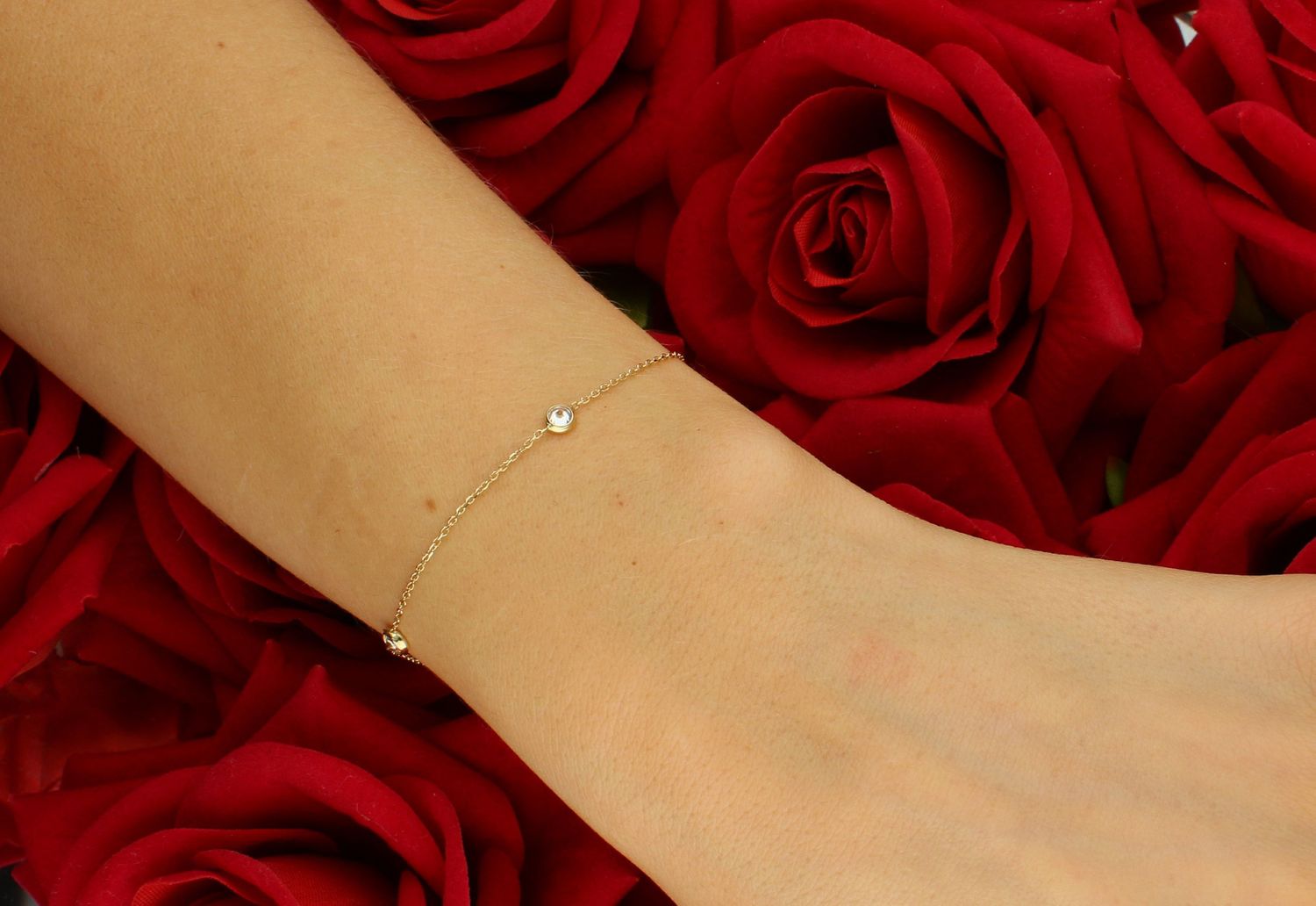 Złota bransoletka inspirowana ponadczasowym motywem cyrkonii. Biżuteria zaprojektowana z pasji, z dbałością o każdy detal. Utrzymana w najnowszych trendach złota bransoletka świetnie sprawdzi 1.jpg