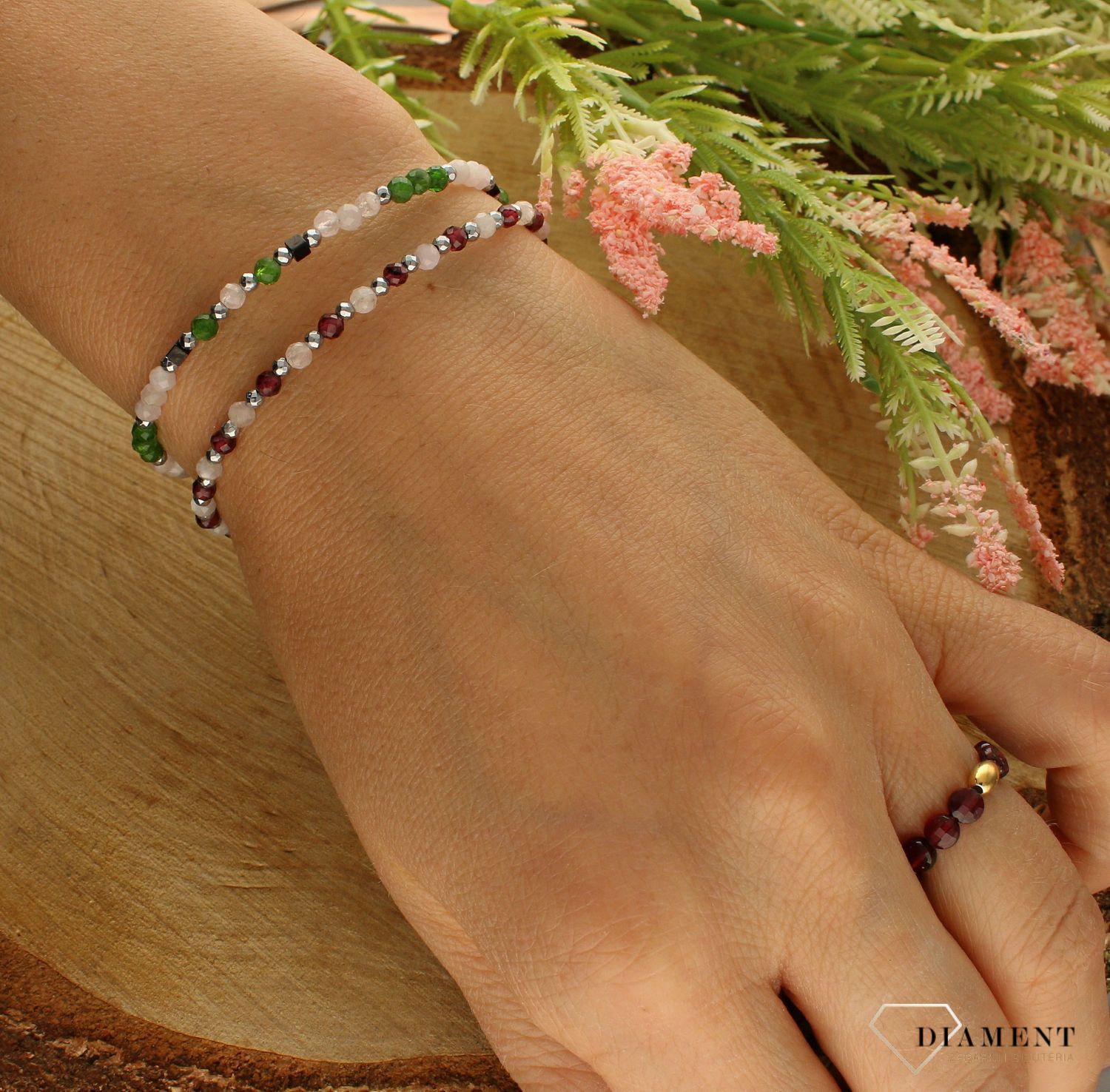 Bransoletka damska z hematytem, granatem i kunzytem DIA-BRA-8013-925.  Urocza bransoletka składająca się z drobnych kamieni naturalnych. Zastosowane kamienie w odcieniach fioletu i bieli oprócz pięknego wyglądu posiadają szer (1).jpg