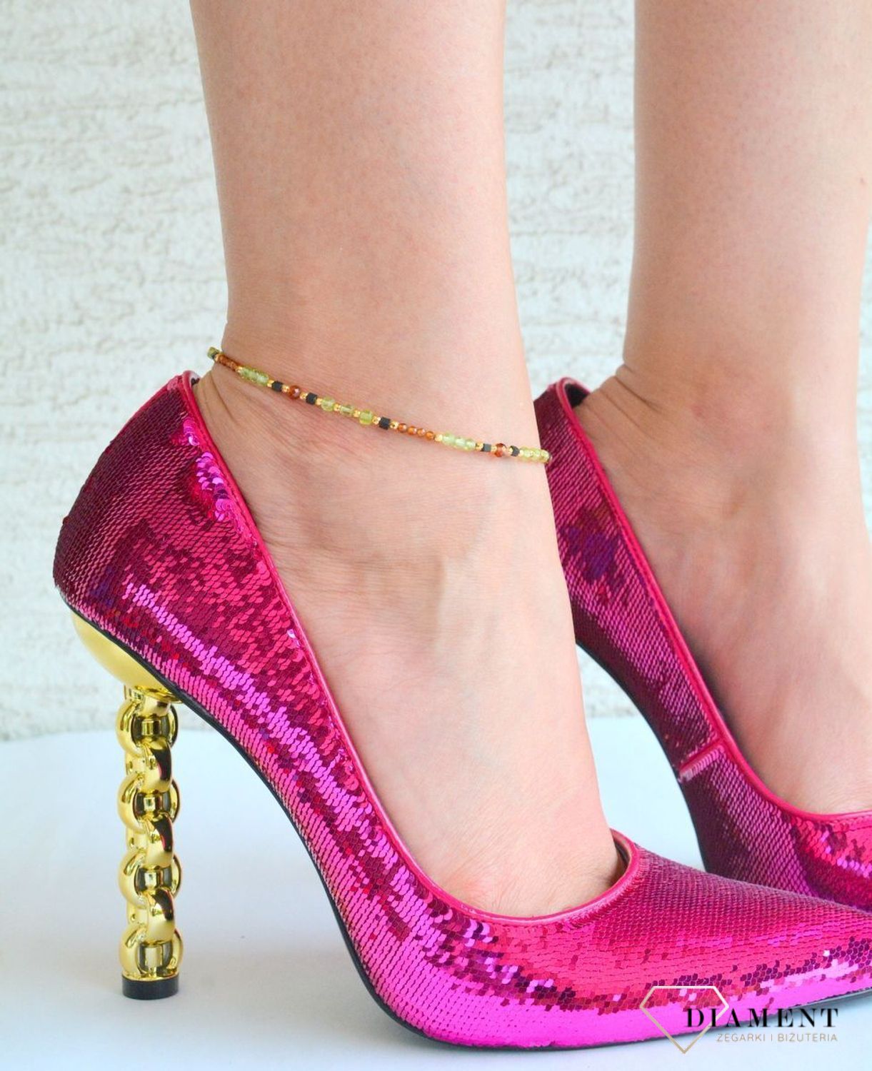 Srebrna bransoletka na nogę z oliwinem i hessonitem. Delikatny łańcuszek z koniczynką, regulowana długość, idealna na lato i wakacje.1.jpg