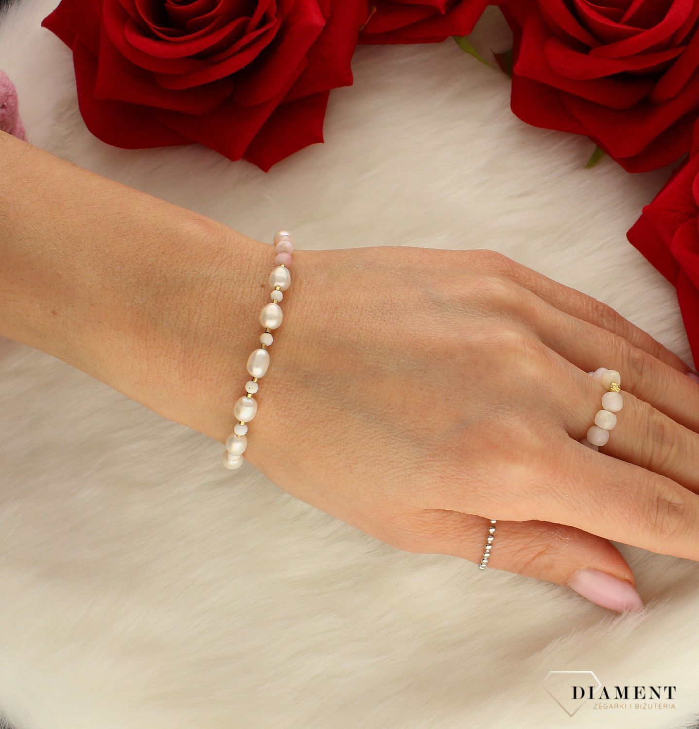 Bransoletka damska srebrna z kamieniami perła, opal DIA-BRA-8055-925. Urocza bransoletka składająca się z drobnych kamieni naturalnych. Zastosowane kamieni w kolorze różowym oprócz pięknego wyglądu posiadają szereg właściwości (1).jpg