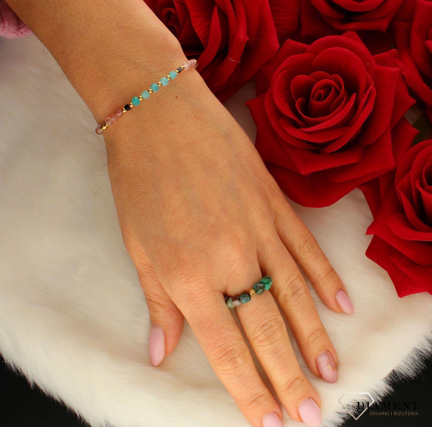 Bransoletka damska kamienie naturalne amazonit, kwarc truskawkowy DIA-BRA-8107-925.Urocza bransoletka składająca się z drobnych kamieni naturalnych. Zastosowane kamienie w odcieniach zieleni i różu oprócz pięknego wyglądu po.jpg