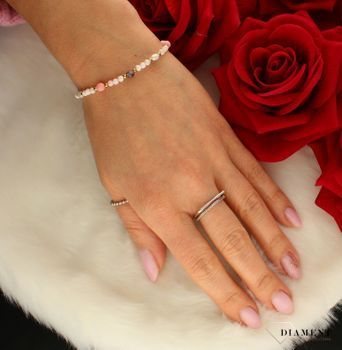 Bransoletka damska srebrna kamienie naturalne perła, opal, koral, iolit DIA-BRA-8108-925. Urocza bransoletka składająca się z drobnych kamieni naturalnych. Zastosowane kamienie w odcieniach bieli i różu oprócz pięknego wyglądu (1).jpg