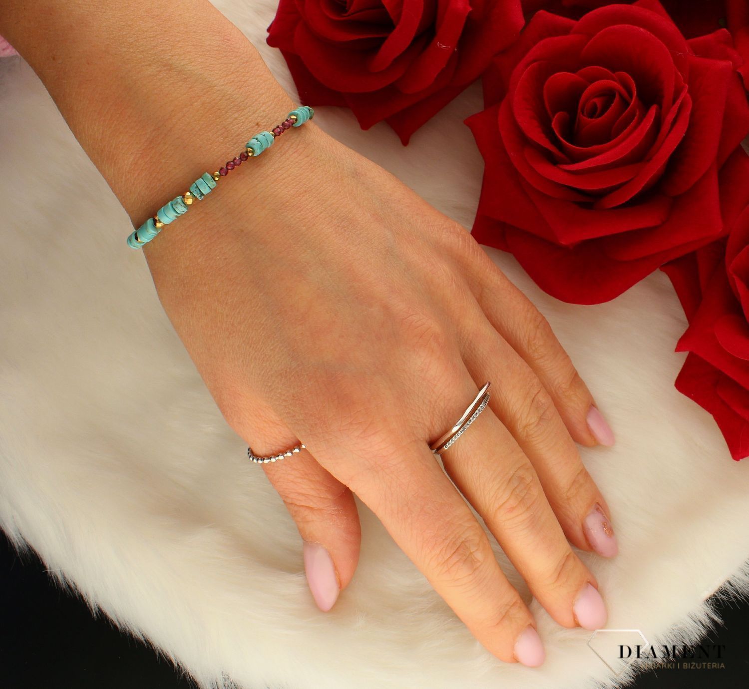Bransoletka damska srebrna kamienie naturalne turkus, granat DIA-BRA-8111-925. Urocza bransoletka składająca się z drobnych kamieni naturalnych. Zastosowane kamienie w odcieniu bordowym i miętowym oprócz pięknego wyglądu pos.jpg