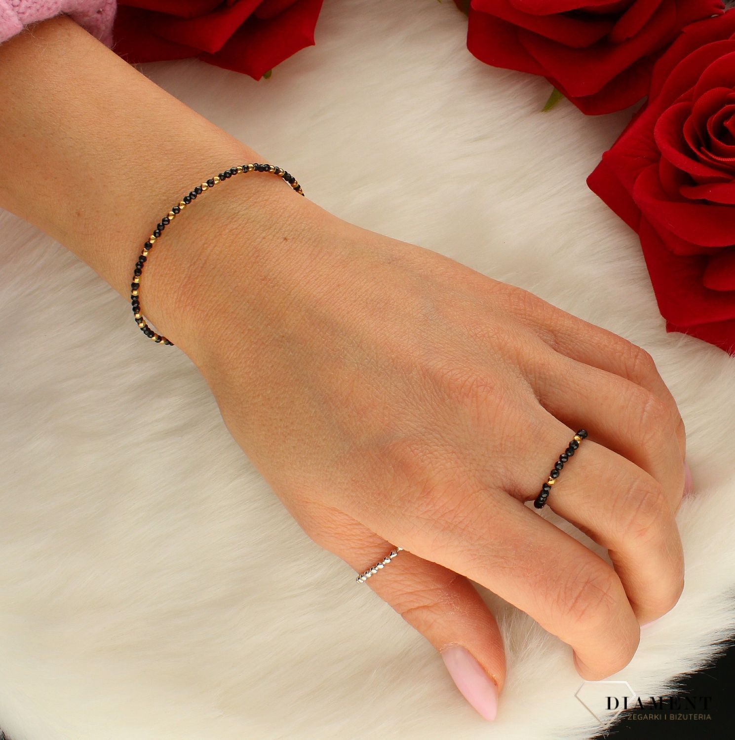 Bransoletka srebrna damska kamień spinel DIA-BRA-8114-925.  Urocza bransoletka składająca się z drobnych kamieni naturalnych. Zastosowane kamieni w kolorze czarnym oprócz pięknego wyglądu posiadają szereg właściwości (1).jpg