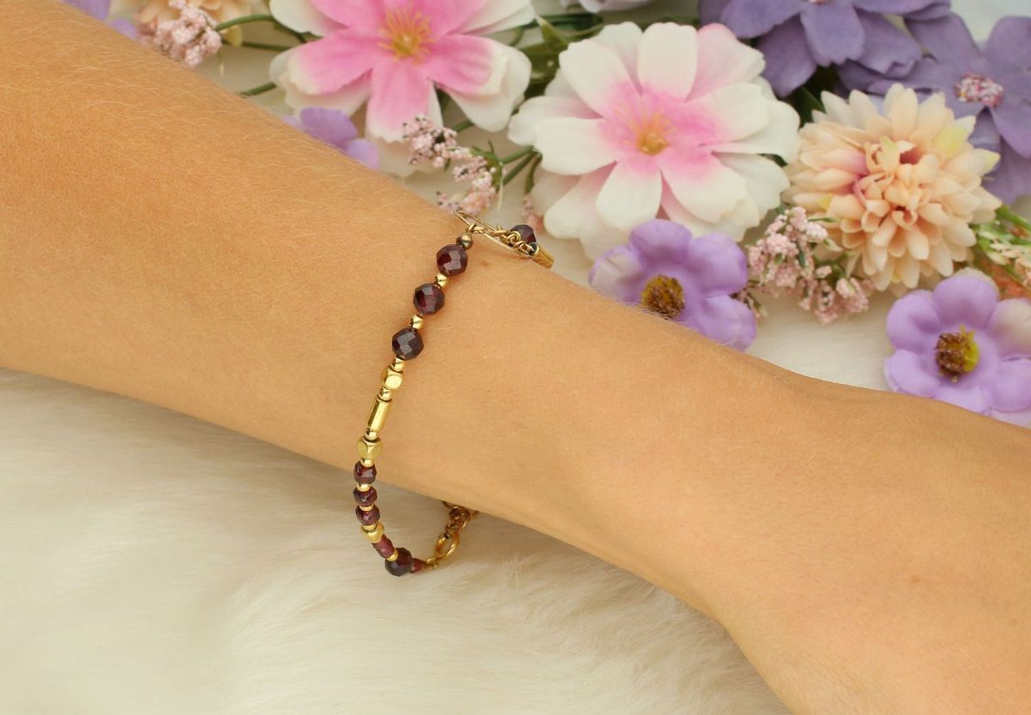 Bransoletka damska z naturalnym granatem i zapięciem ze srebra próby 925. 1.jpg