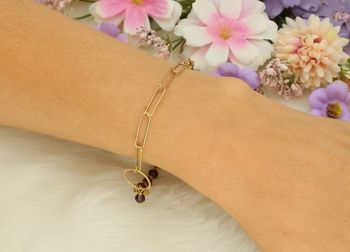 Bransoletka damska z naturalnym granatem i zapięciem ze srebra próby 925. Długość 17+2 cm. Elegancki, bordowy akcent w formie biżuterii o ponadczasowym uroku.44.jpg