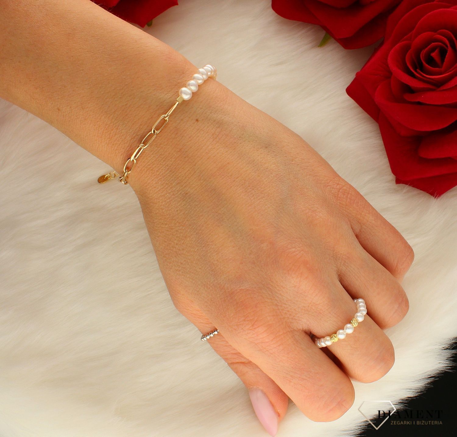 Bransoletka damska srebrna perełki DIA-BRA-8154-925. Urocza bransoletka składająca się z drobnych kamieni naturalnych. Zastosowane kamienie w odcieniu bieli oprócz pięknego wyglądu posiadają szereg właściwości (2).jpg