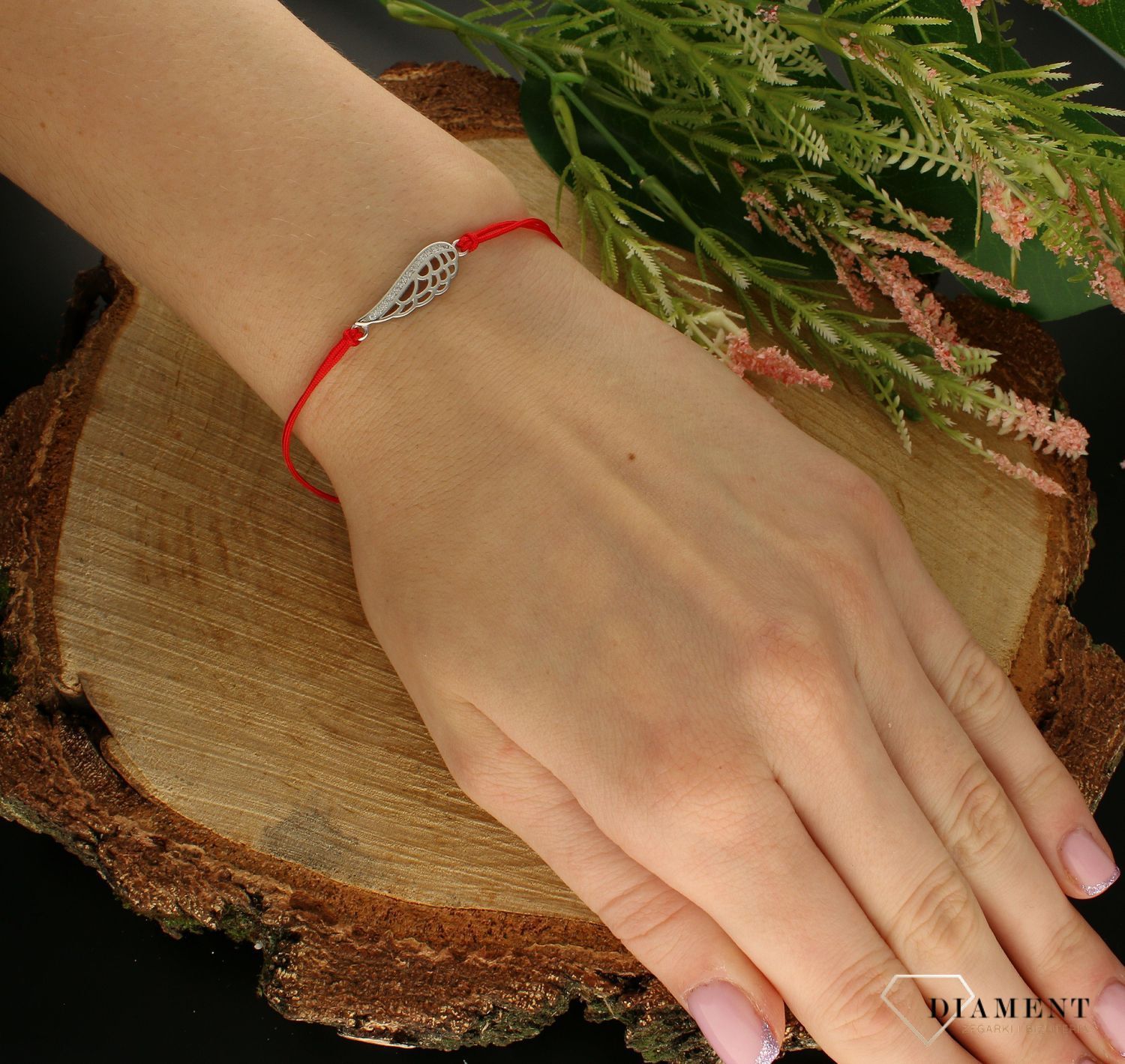 Bransoletka srebrna skrzydło na czerwonym sznureczku  925 DIA-BRA-83366RED-925. Bransoletka na prezent. Bransoletka na szczęście. Motyw skrzydła. Biżuteria srebrna na prezent.jpg