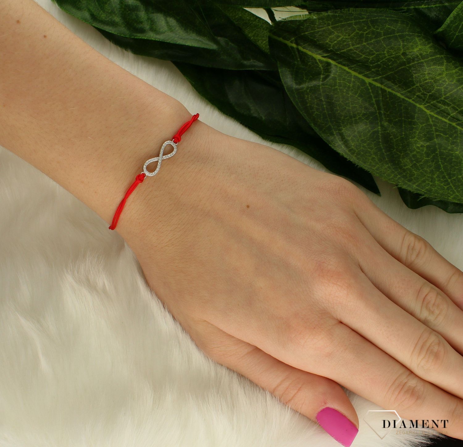 Bransoletka srebrna na czerwonym sznureczku znak nieskończoności z cyrkoniami DIA-BRA-83369RED-925. Biżuteria wykonana z najwyższej jakości srebra próby 925. Modny motyw znaku nieskończoności to doskonały dodatek do każdej s.jpg