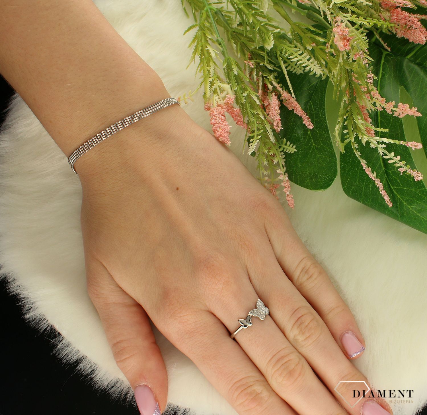 Srebrna bransoletka damska tasiemka DIA-BRA-8553-925. Niesamowita bransoletka wykonana z najwyższej próby srebra w formie delikatnej tasiemki.. Idealny pomysł na preze (1).jpg