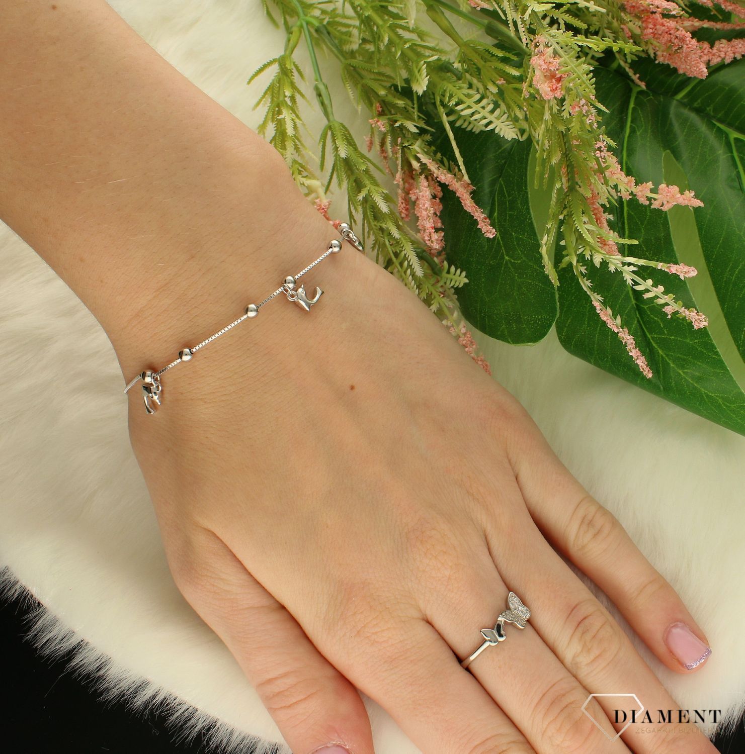 Srebrna bransoletka z kuleczkami i delfinkami DIA-BRA-8555-925. Niesamowita bransoletka wykonana z najwyższej próby srebra z subtelnym elementem delfinków i kuleczek (2).jpg