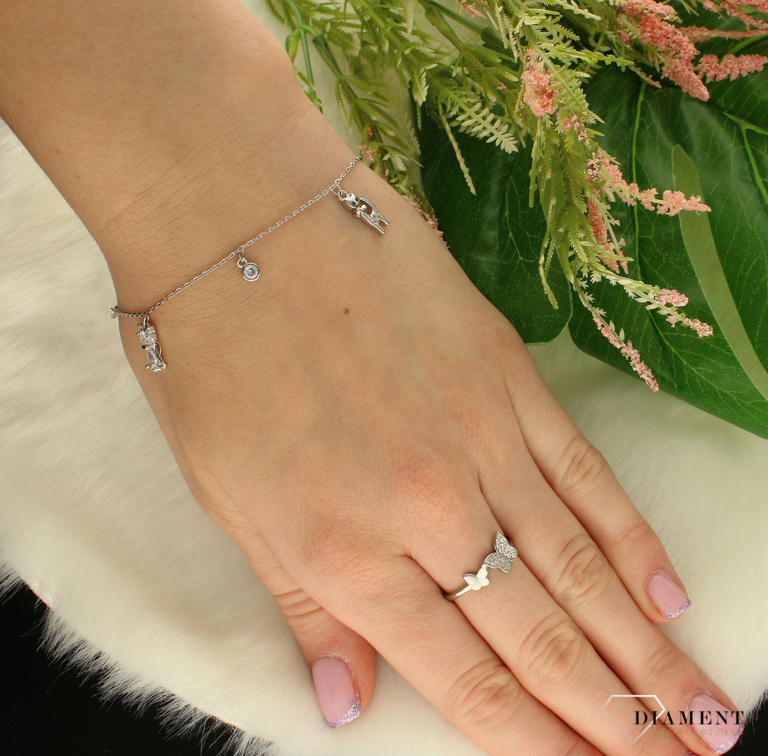 Srebrna bransoletka z kotkami i cyrkoniami DIA-BRA-8557-925. Niesamowita bransoletka wykonana z najwyższej próby srebra z subtelnym elementem kotków i cyrkonii (2).jpg