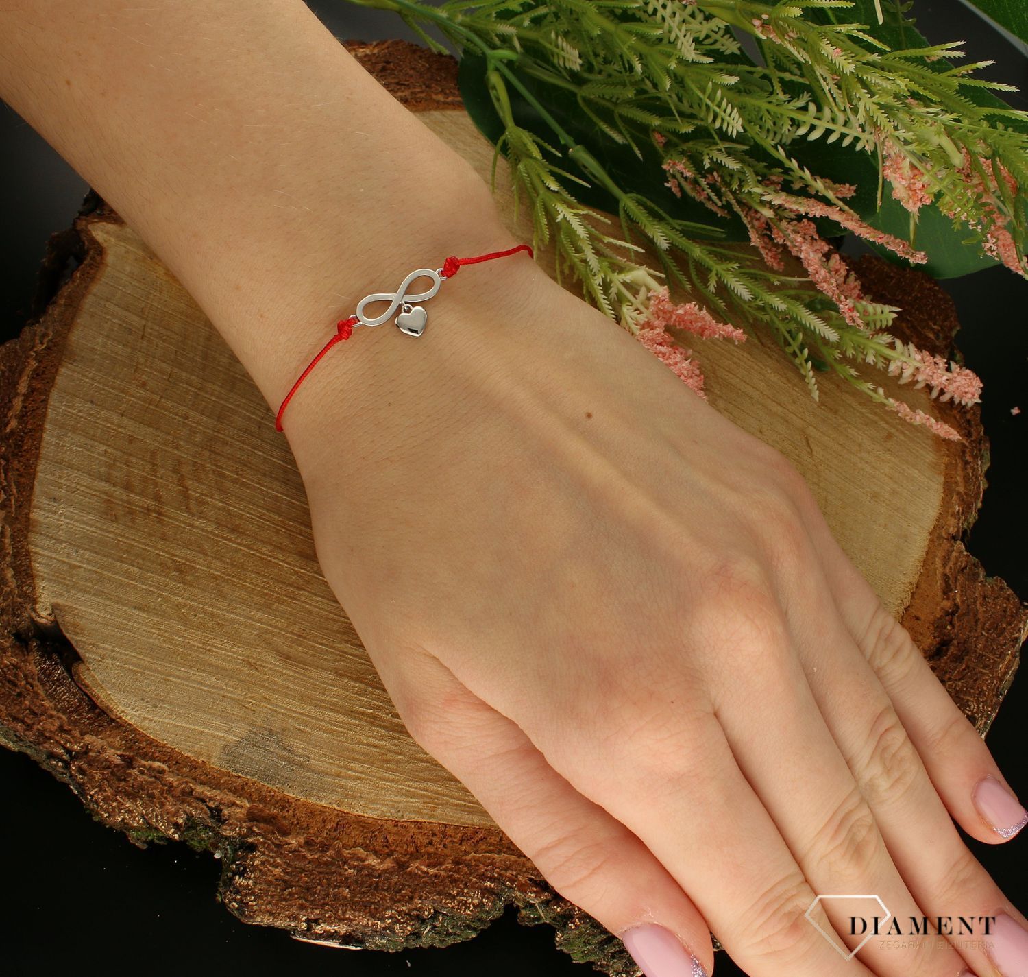 Bransoletka damska nieskończoność z sercem na czerwonym sznureczku srebrna 925 DIA-BRA-8563-925. Na prezent. Bransoletka z sercem. Damska biżuteria srebrna..jpg