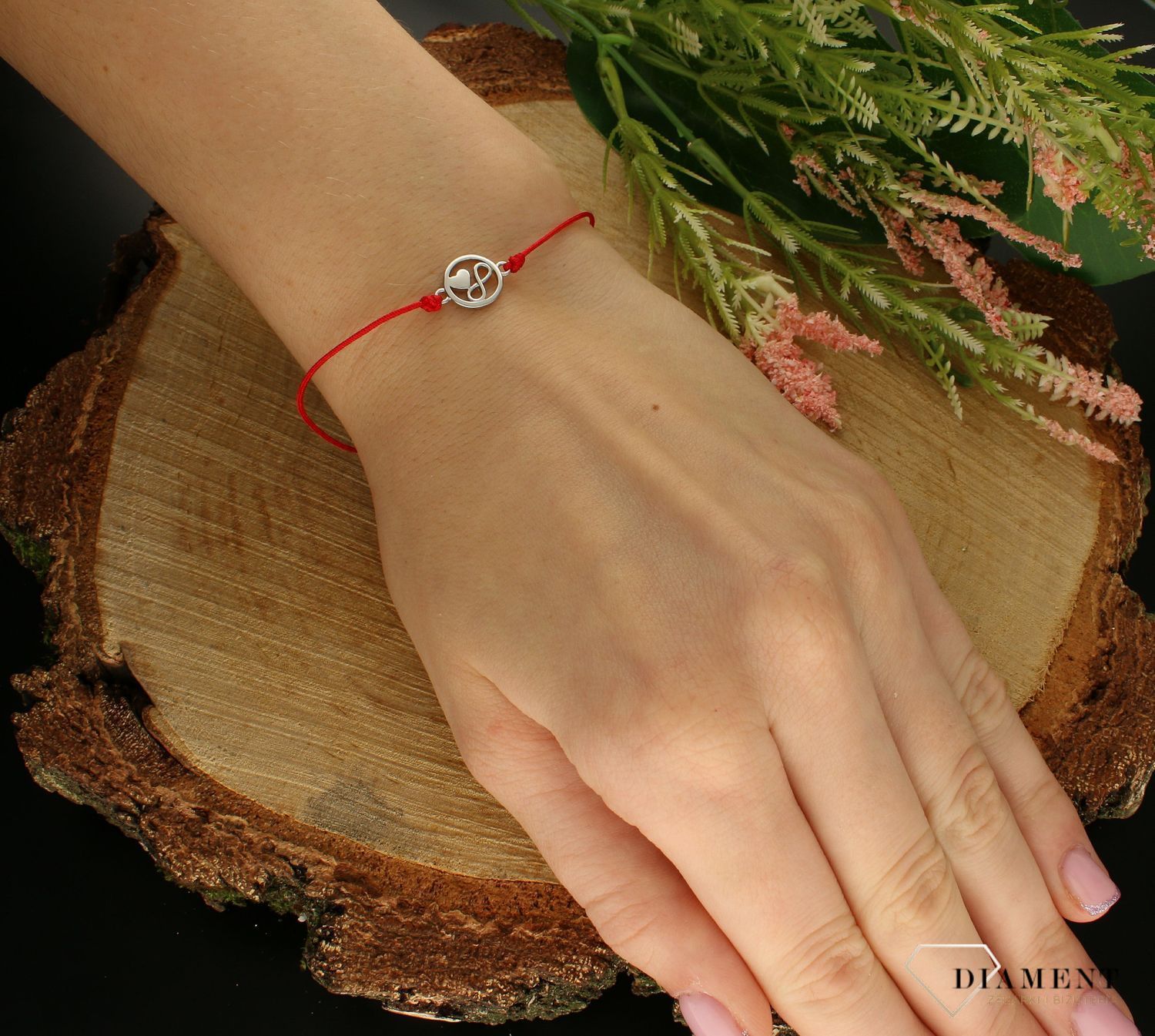 Bransoletka damska na czerwonym sznureczku nieskończoność z sercem 925 DIA-BRA-8565-925.  Bransoletka na prezent. Bransoletka na szczęście. Biżuteria srebrna na prezent.jpg
