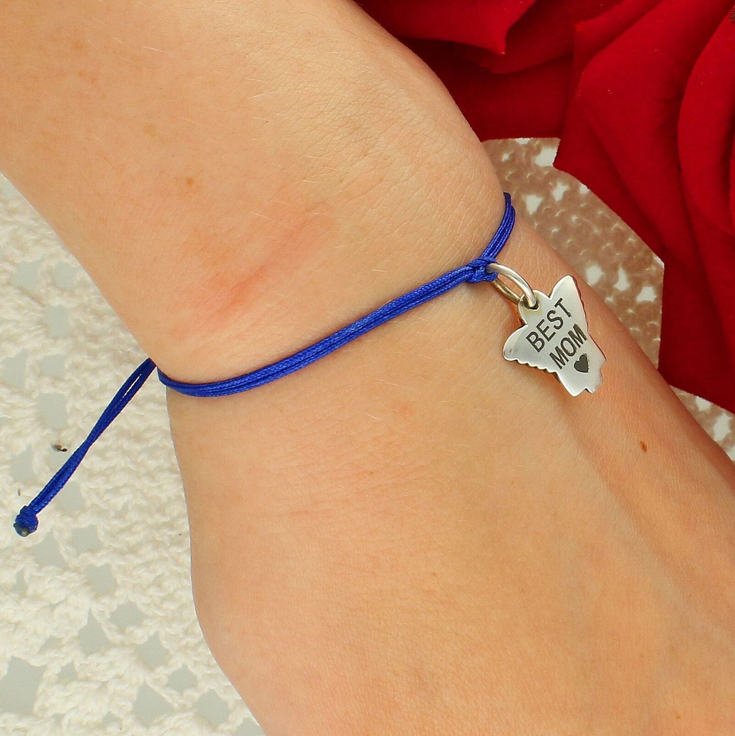 Bransoletka srebrna Aniołek Best Mom na granatowym sznurku 925 – biżuteria personalizowana.jpg
