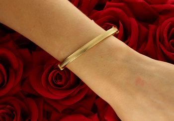 Bransoletka złota sztywna z zdobionym wzorem pr 585, DIA-BRA-9050-585 Złota bransoletka wykonana z 14 karatowego żółtego złota. Bransoletka to idealny pomysł na prezent. 3.jpg